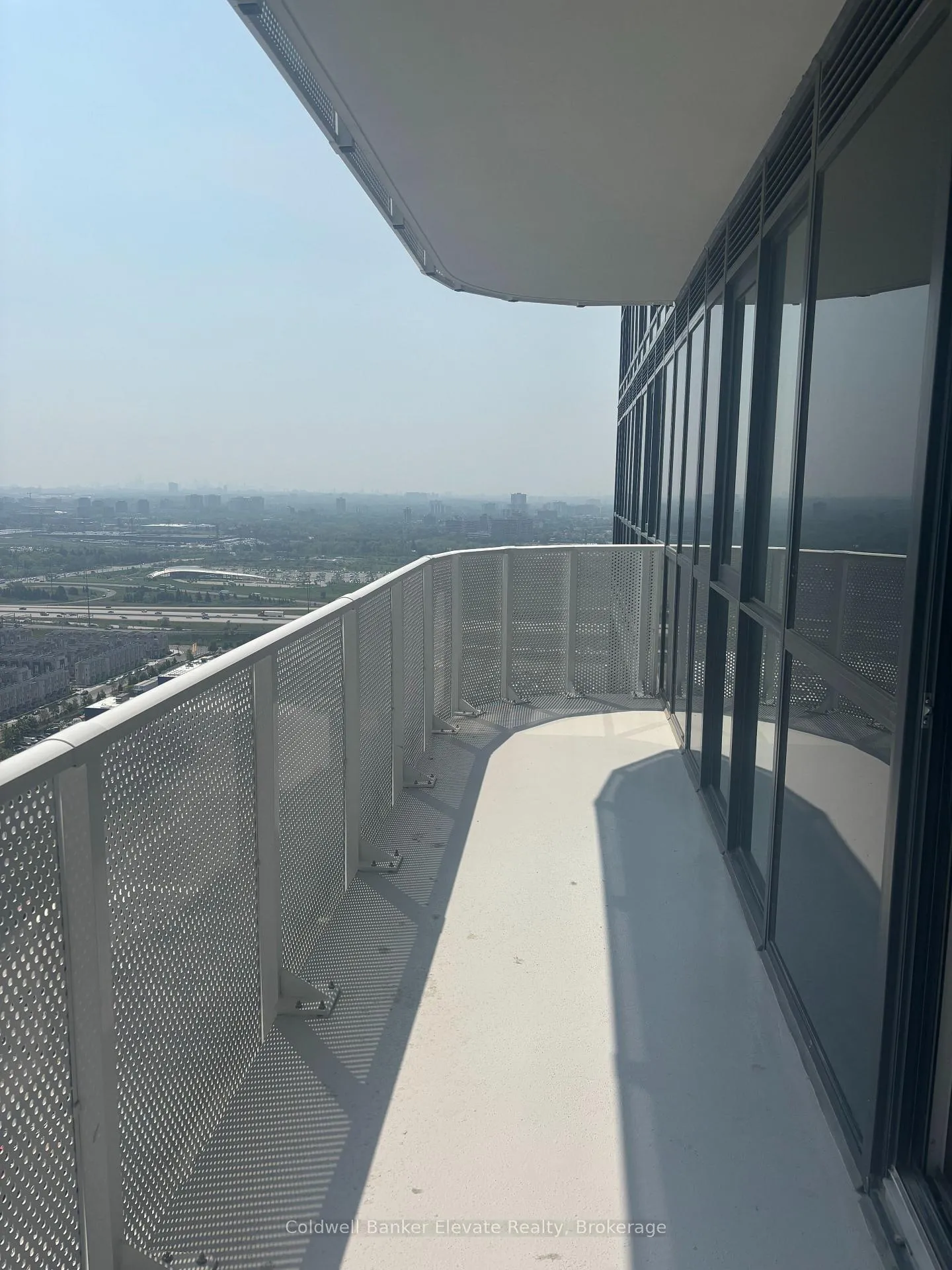 Photo 5 of Unit 4202, 195 Commerce Street, Vaughan, Vaughan Corporate Centre — HOMEH
