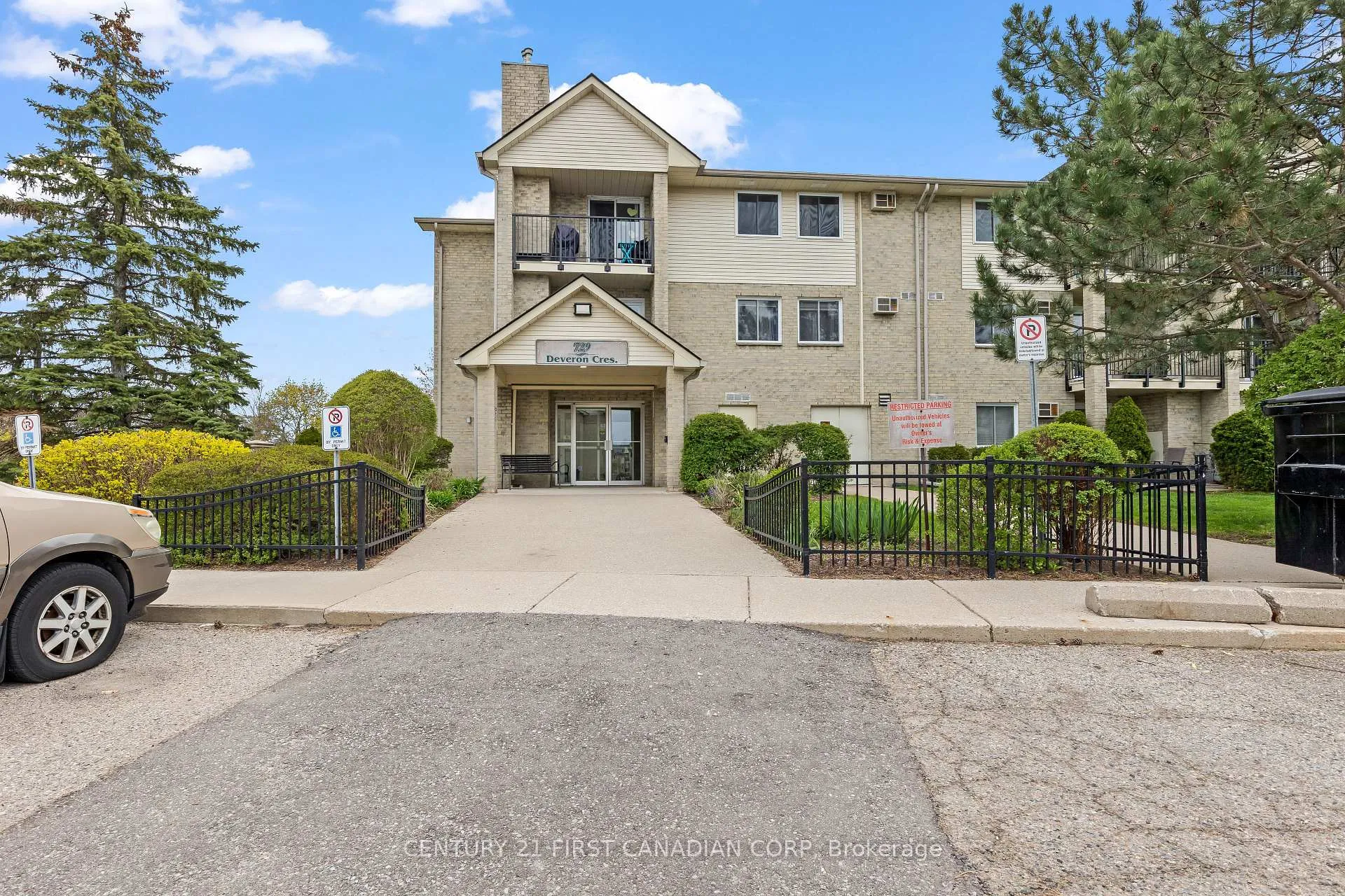 Photo 1 of Unit 109, 729 Deveron Crescent, London, South T — HOMEH