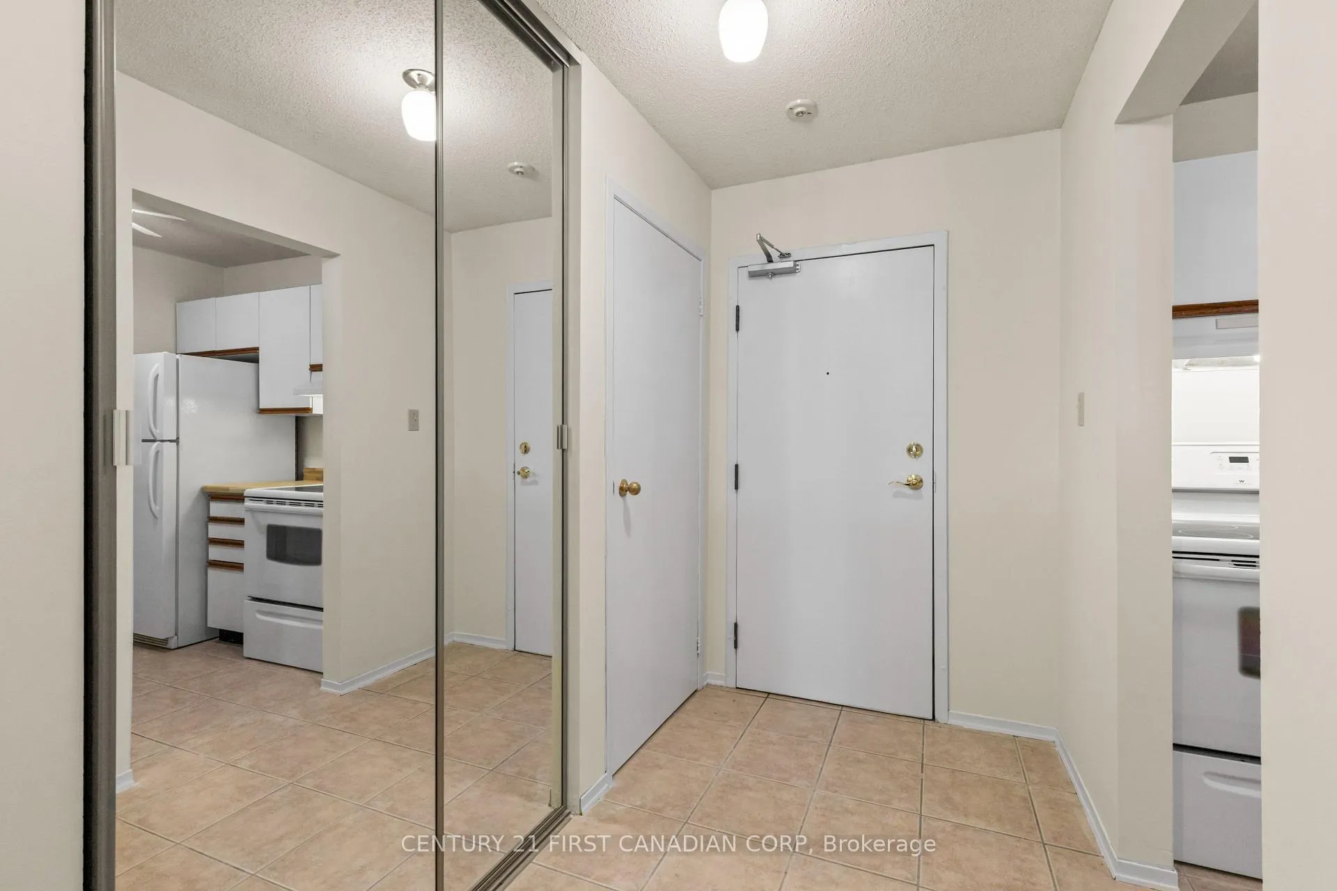 Photo 5 of Unit 109, 729 Deveron Crescent, London, South T — HOMEH