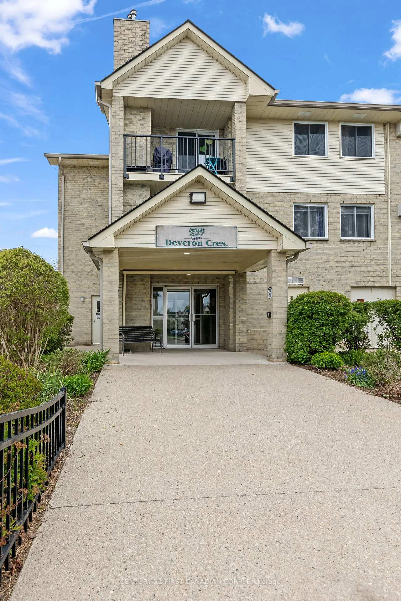 Photo 3 of Unit 109, 729 Deveron Crescent, London, South T — HOMEH