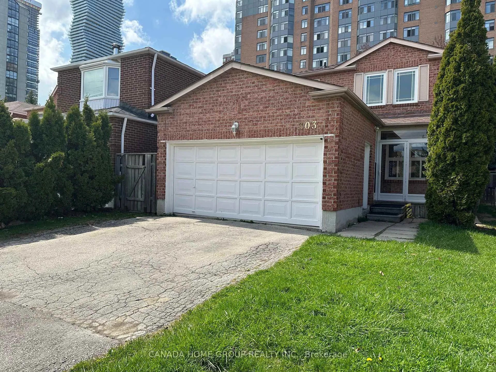Photo 2 of 303 Riel Drive, Mississauga, Fairview — HOMEH