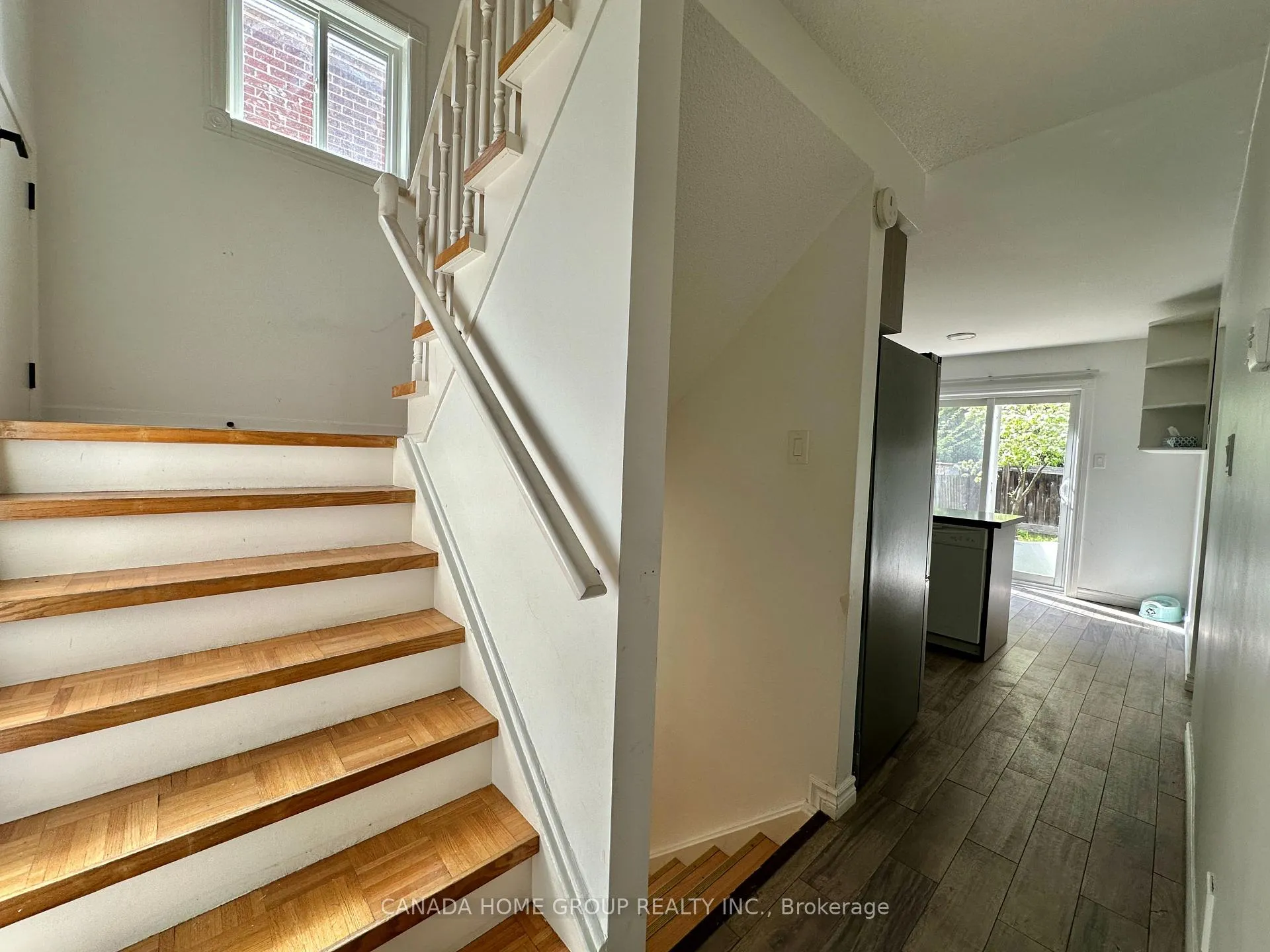 Photo 5 of 303 Riel Drive, Mississauga, Fairview — HOMEH