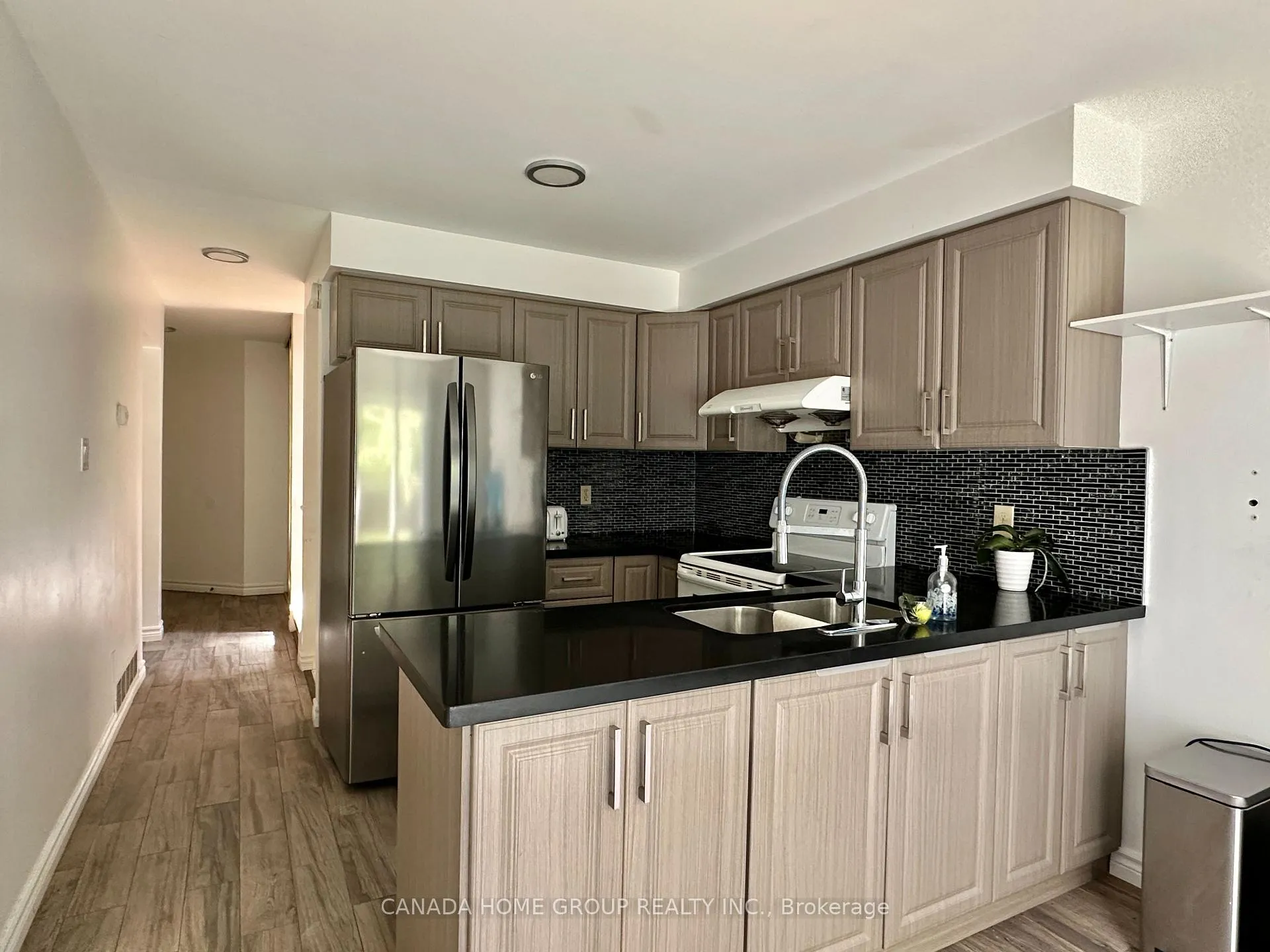 Photo 6 of 303 Riel Drive, Mississauga, Fairview — HOMEH