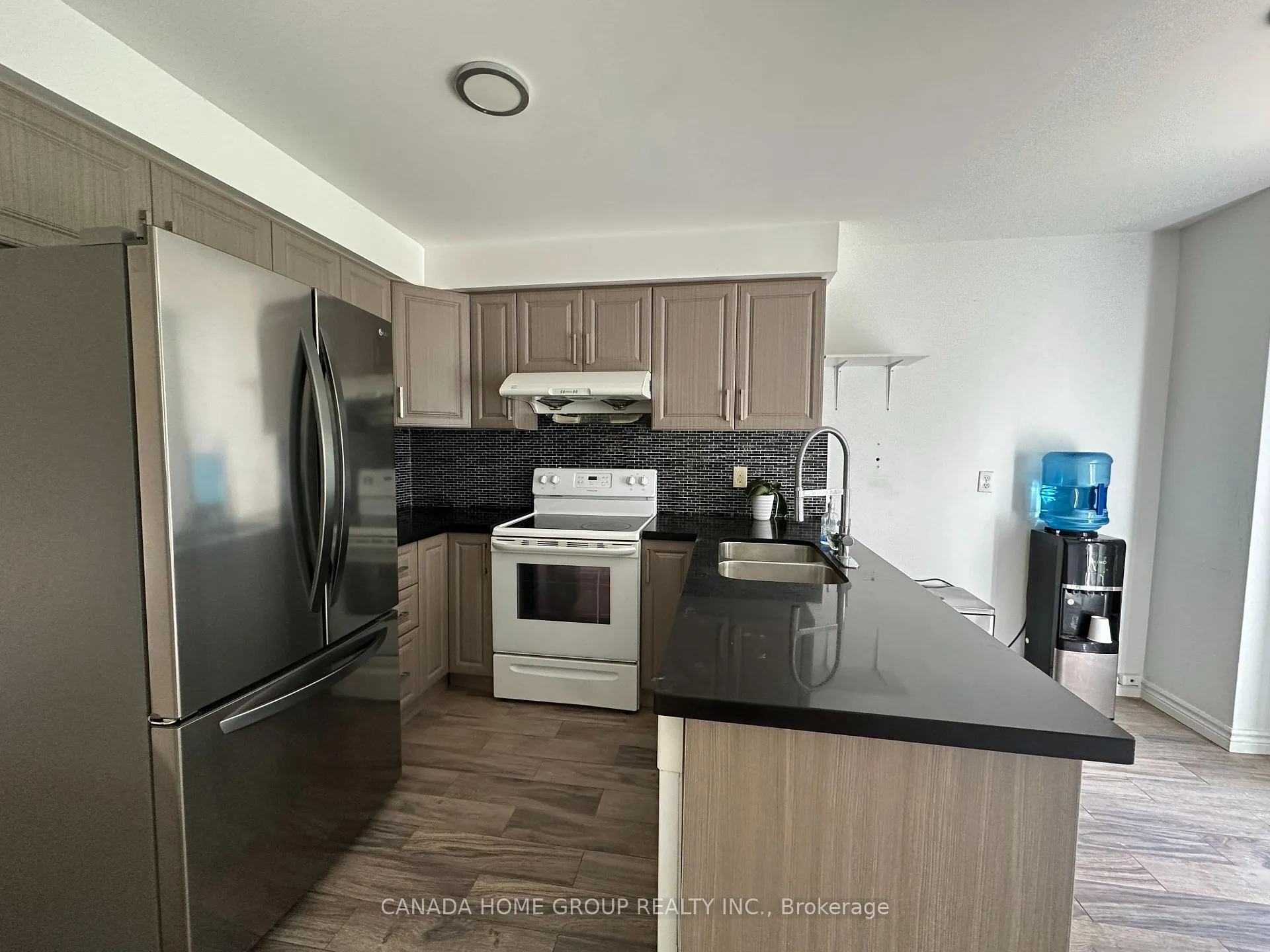 Photo 9 of 303 Riel Drive, Mississauga, Fairview — HOMEH