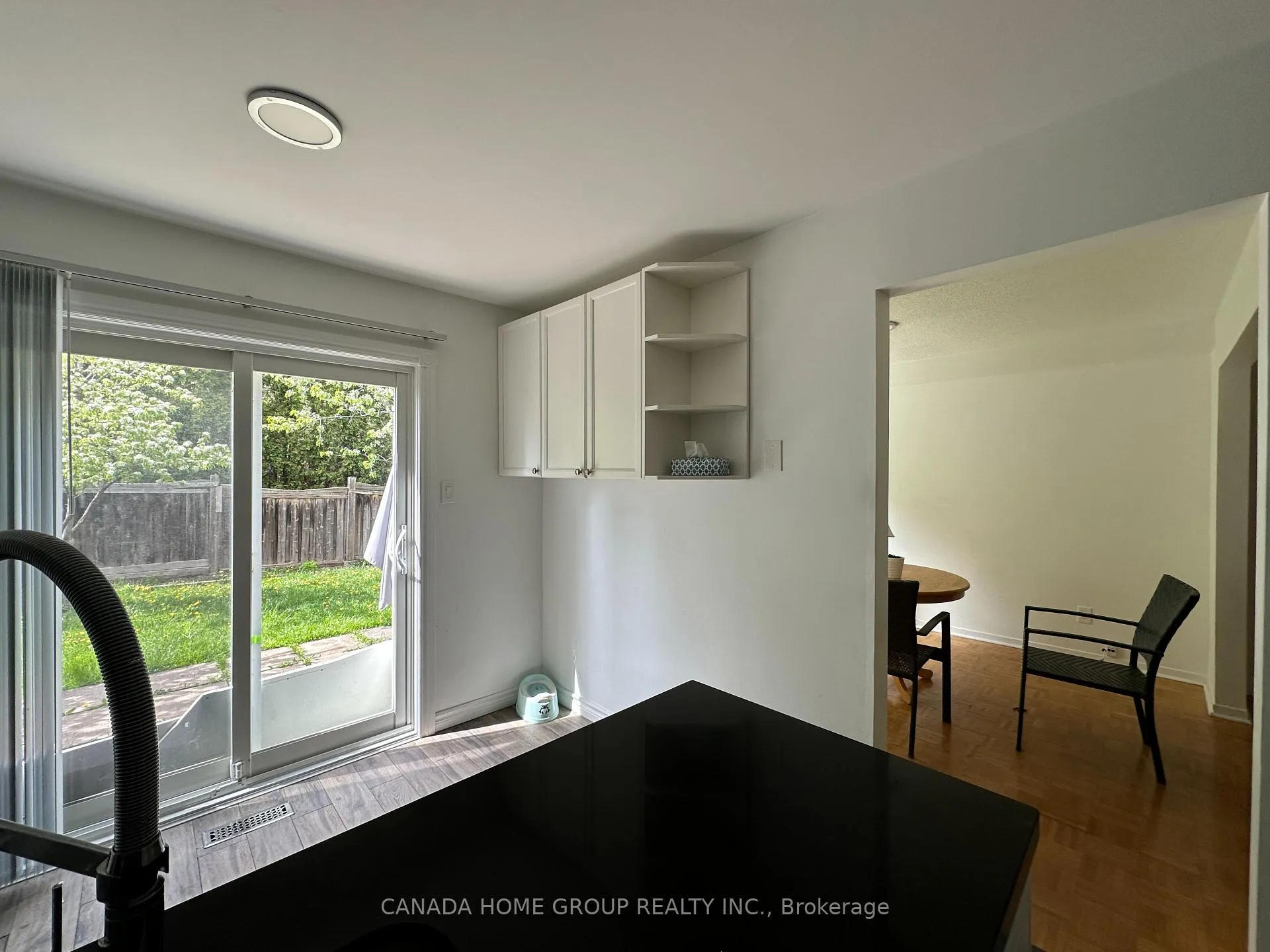 Photo 10 of 303 Riel Drive, Mississauga, Fairview — HOMEH