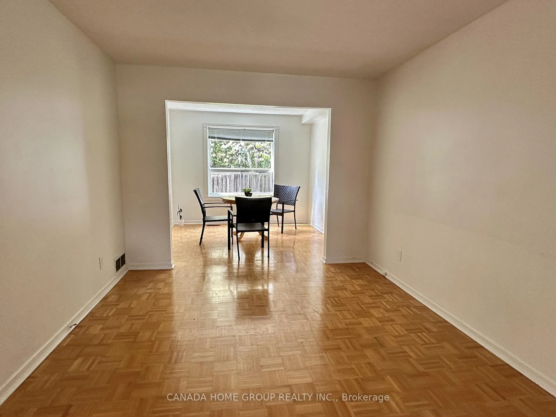Photo 12 of 303 Riel Drive, Mississauga, Fairview — HOMEH