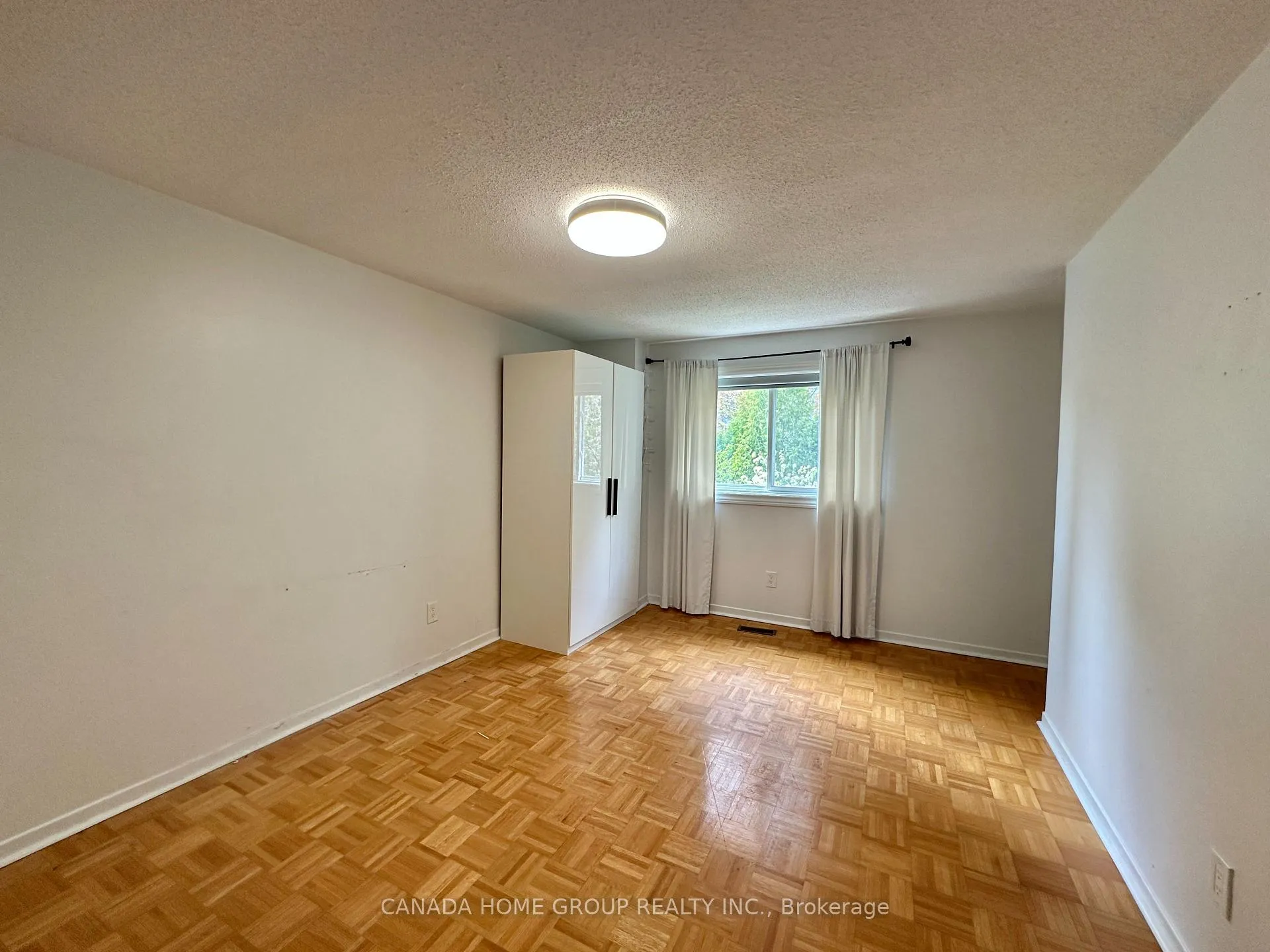 Photo 15 of 303 Riel Drive, Mississauga, Fairview — HOMEH