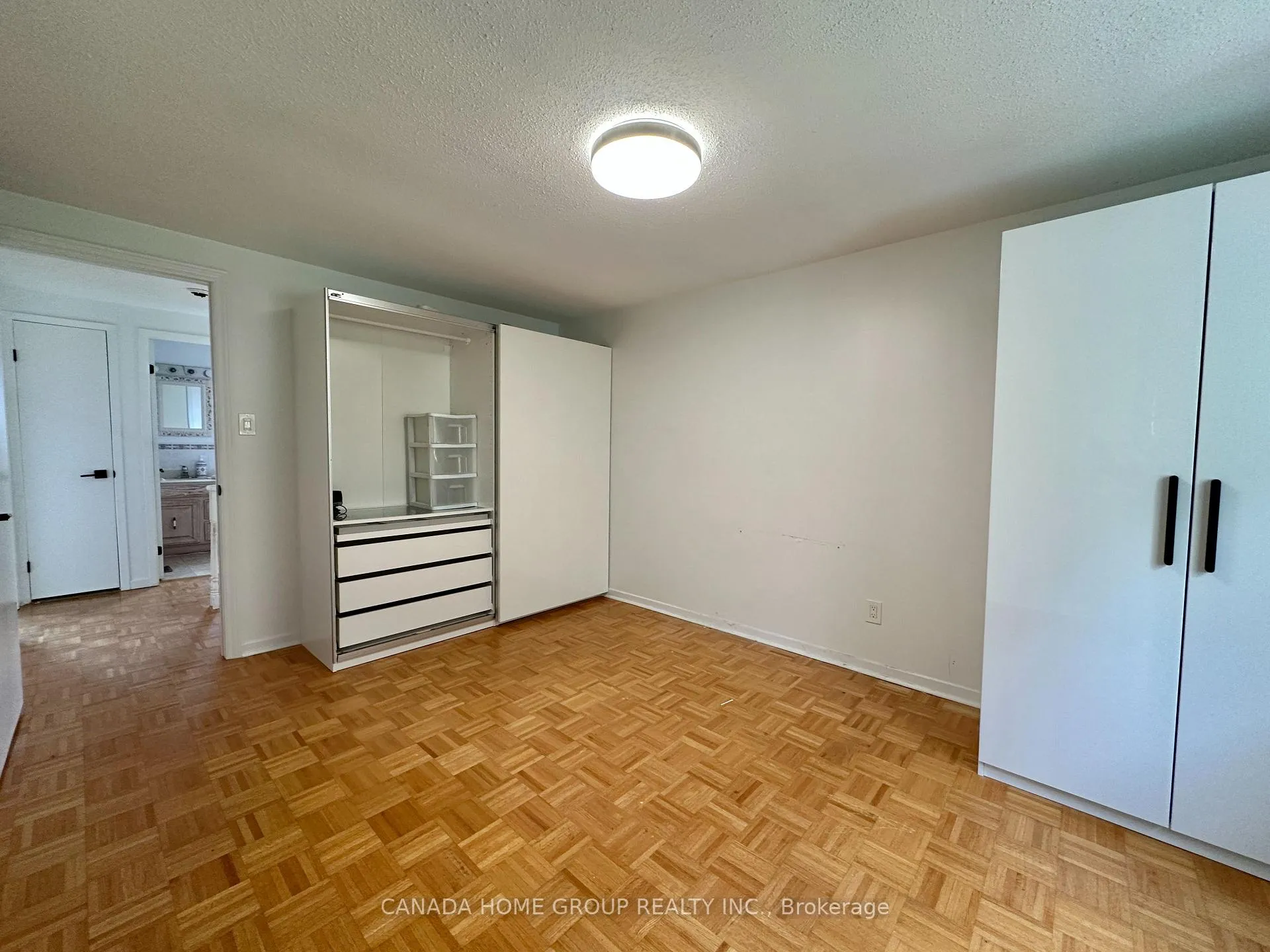 Photo 16 of 303 Riel Drive, Mississauga, Fairview — HOMEH