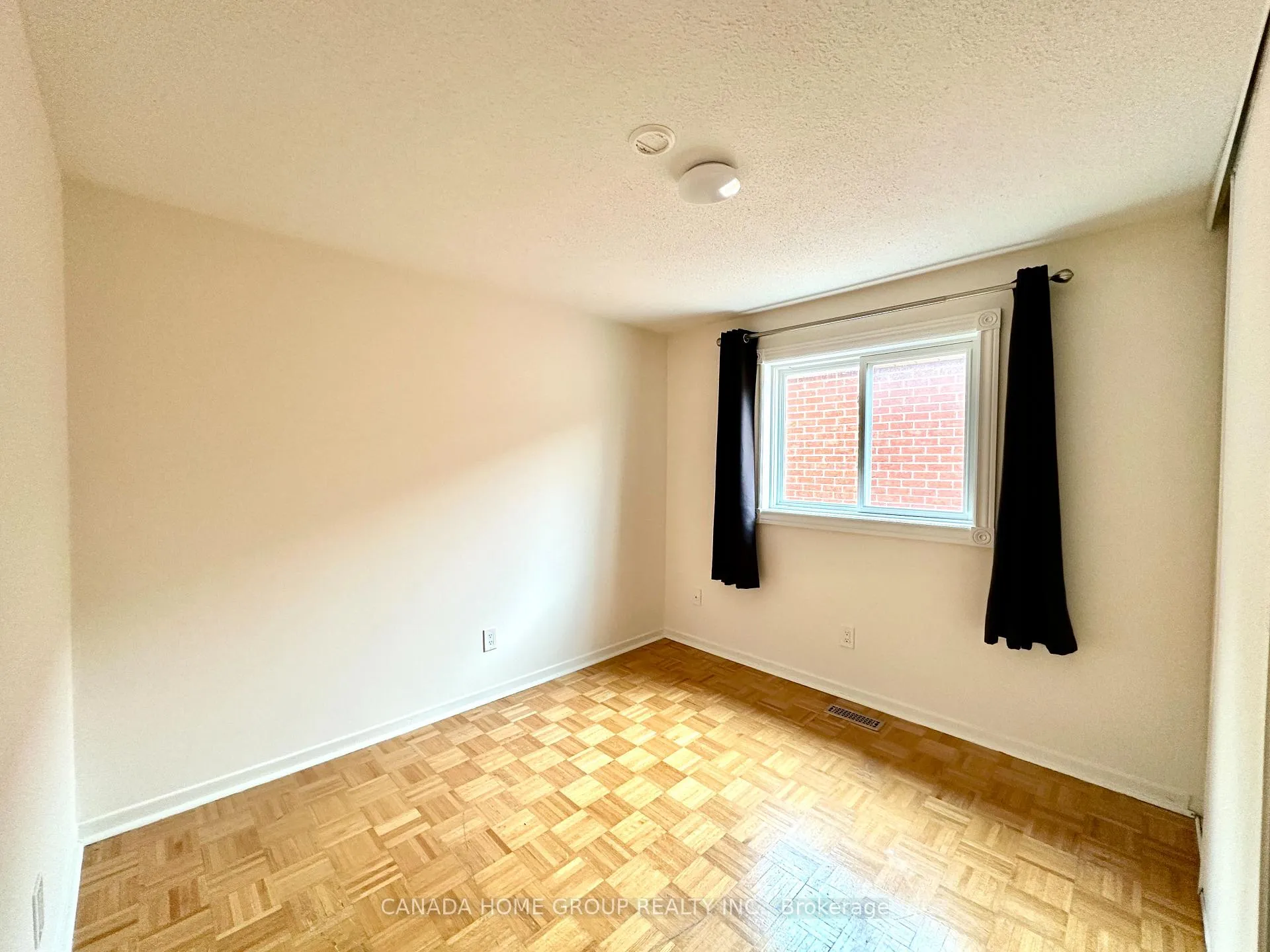 Photo 20 of 303 Riel Drive, Mississauga, Fairview — HOMEH