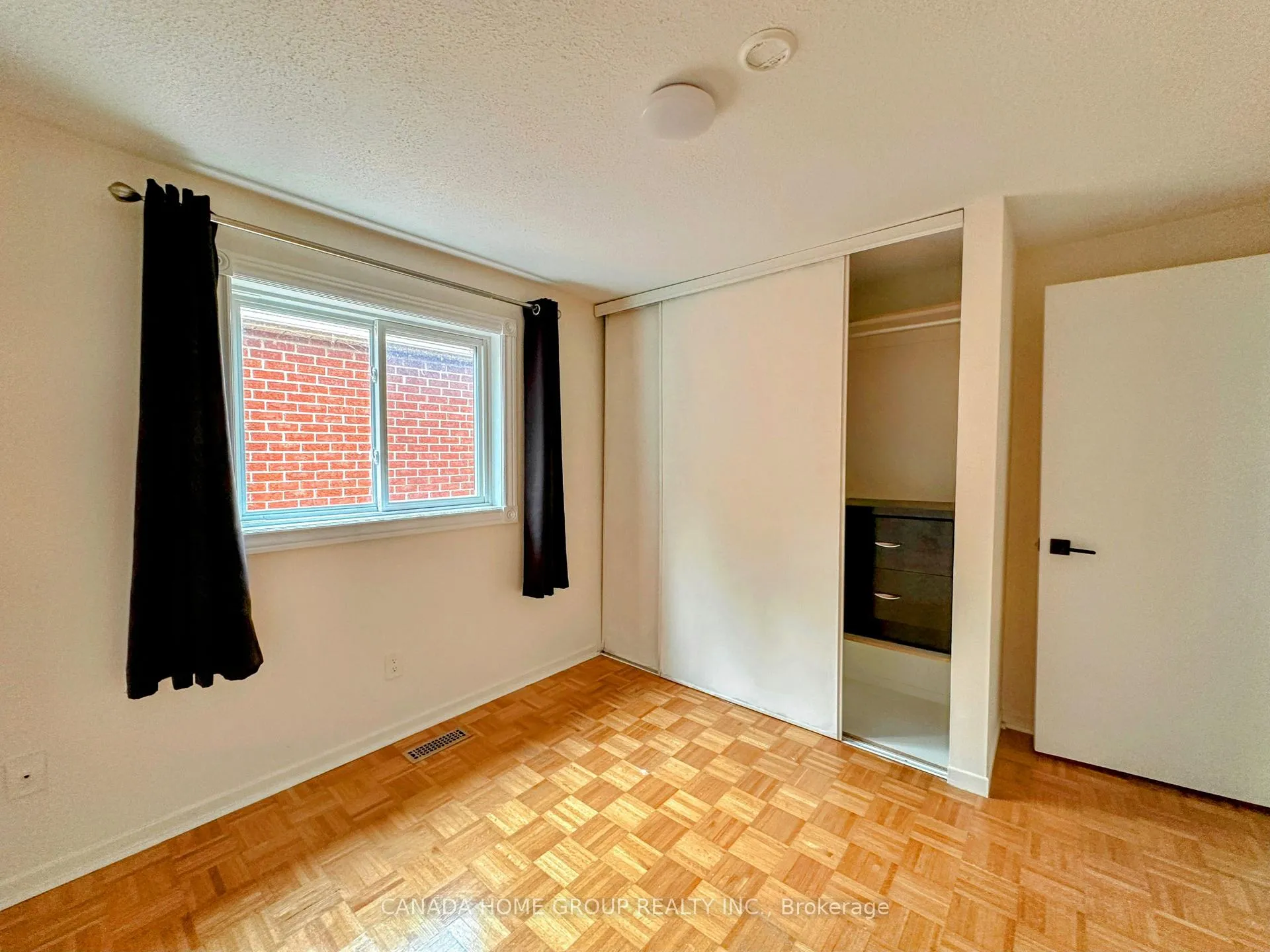 Photo 21 of 303 Riel Drive, Mississauga, Fairview — HOMEH