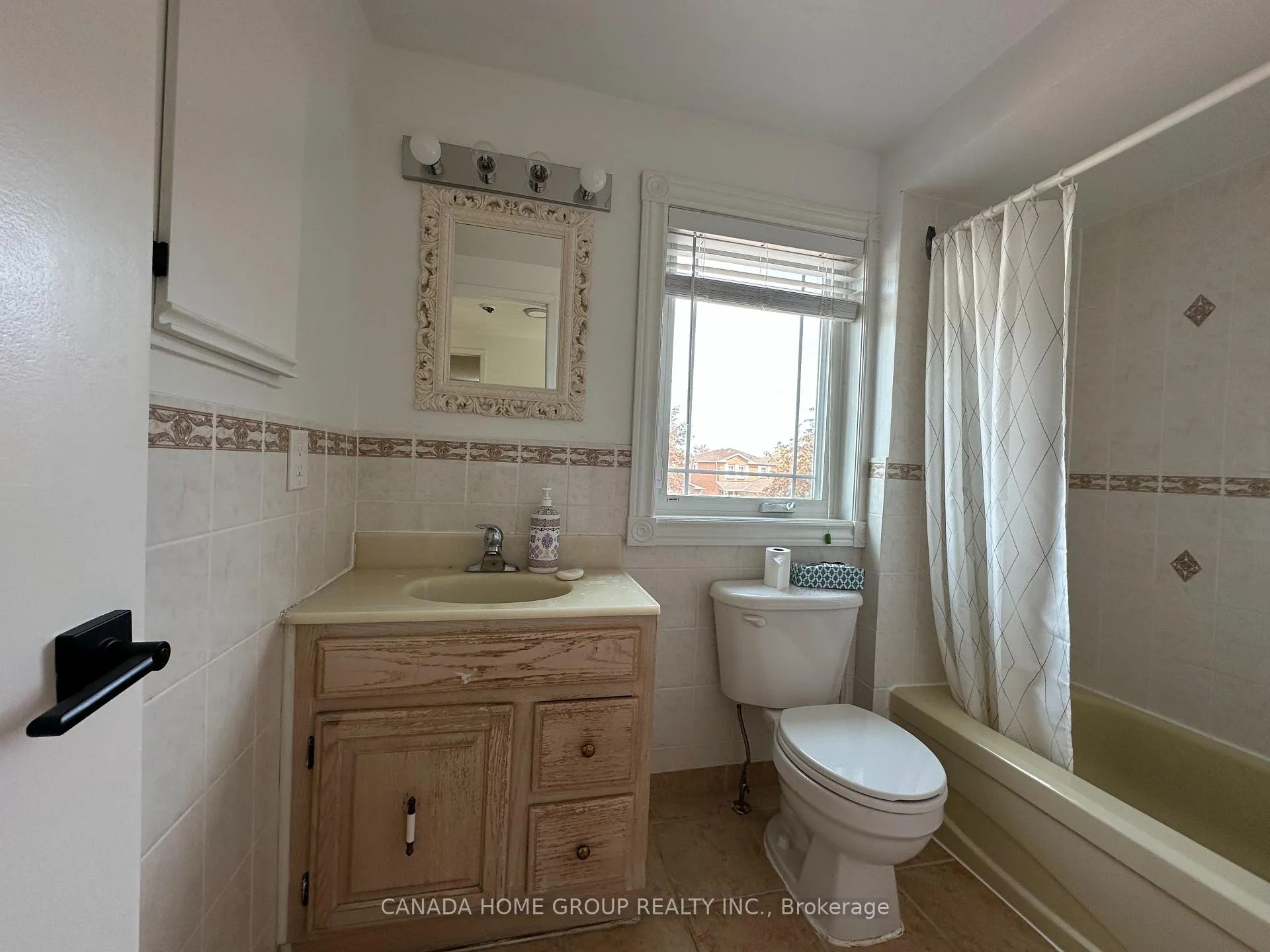 Photo 23 of 303 Riel Drive, Mississauga, Fairview — HOMEH