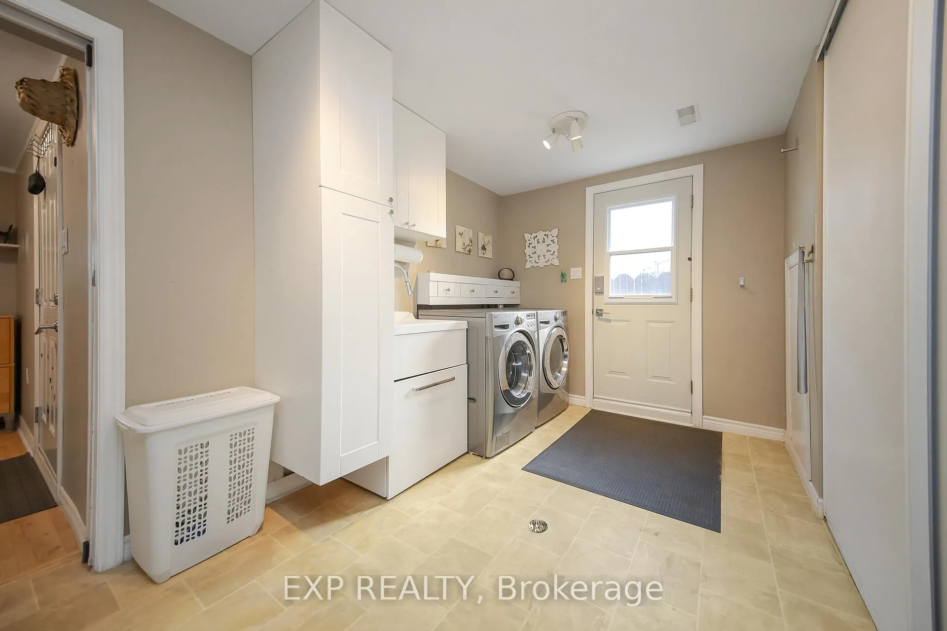 Photo 2 of 18 Winlock Crescent, Ottawa, Craig Henry/Woodvale — HOMEH
