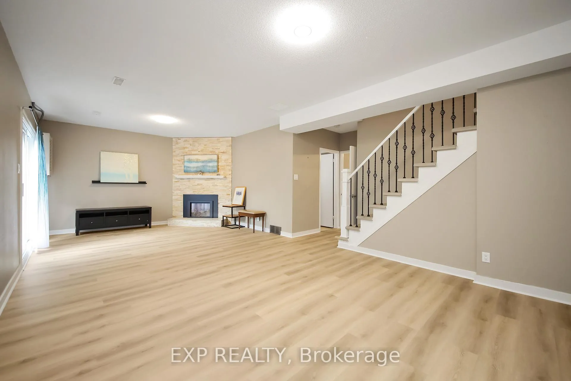 Photo 3 of 18 Winlock Crescent, Ottawa, Craig Henry/Woodvale — HOMEH