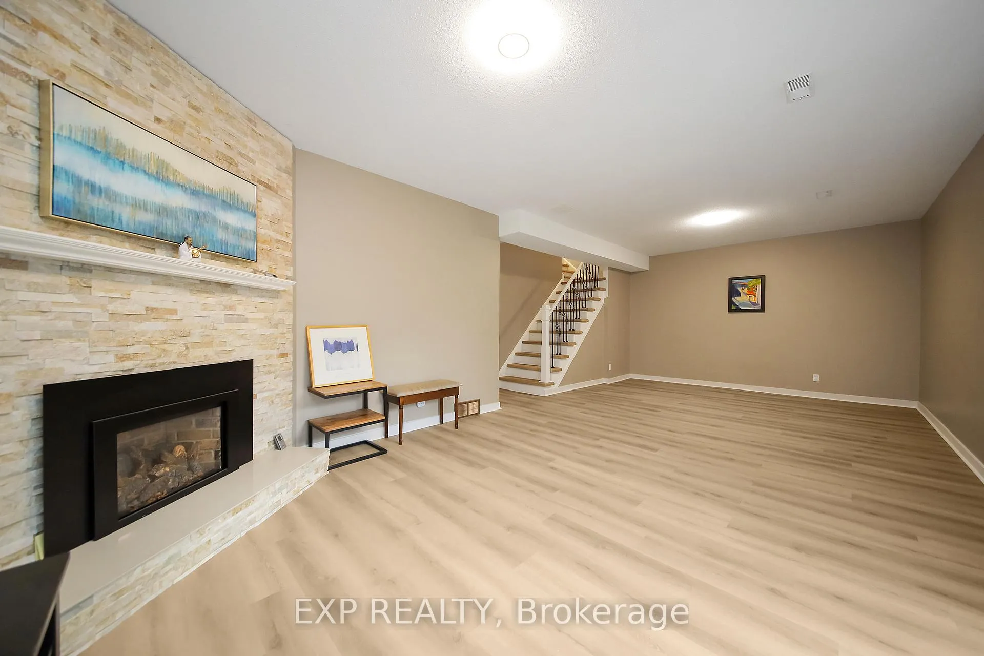 Photo 5 of 18 Winlock Crescent, Ottawa, Craig Henry/Woodvale — HOMEH