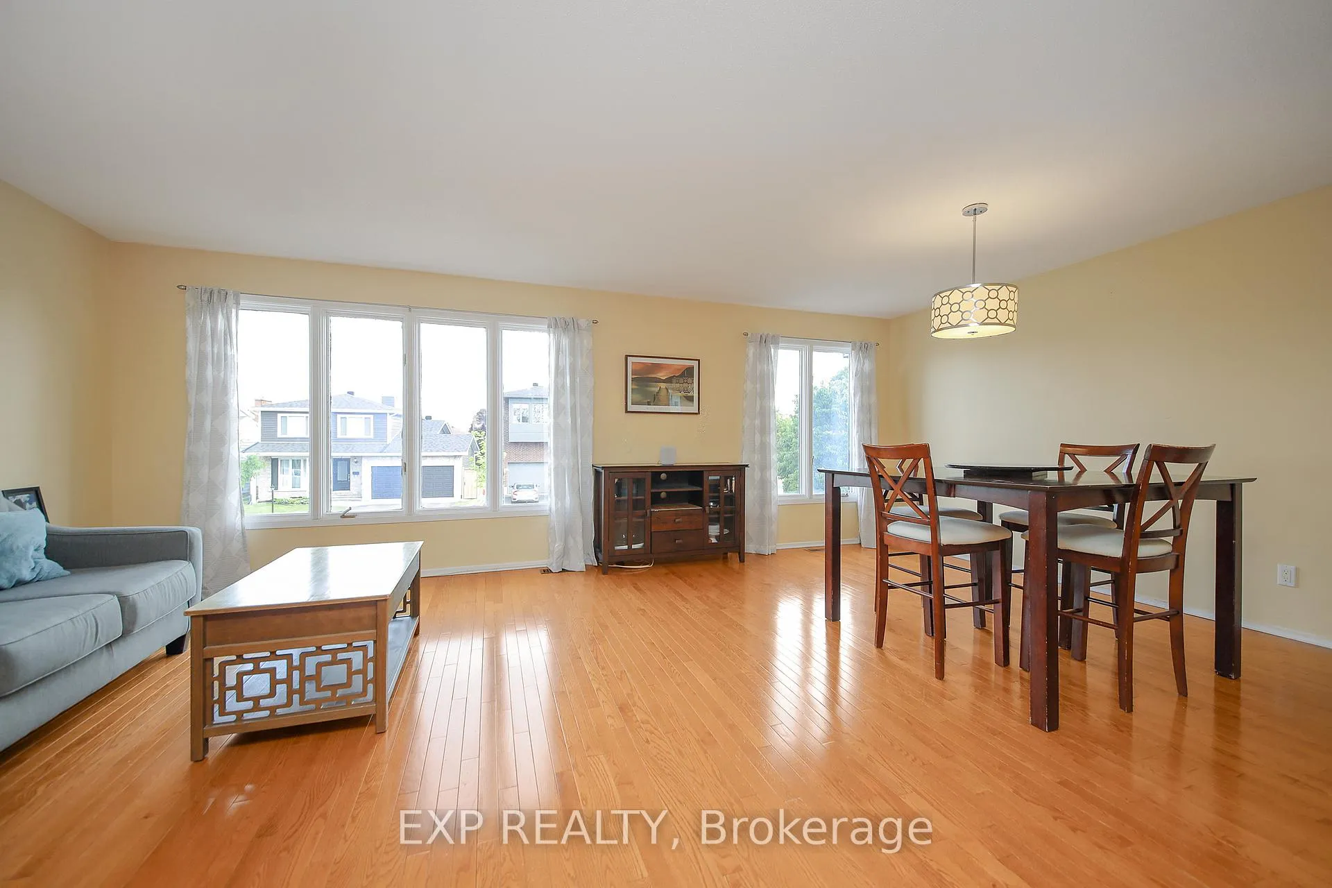 Photo 8 of 18 Winlock Crescent, Ottawa, Craig Henry/Woodvale — HOMEH