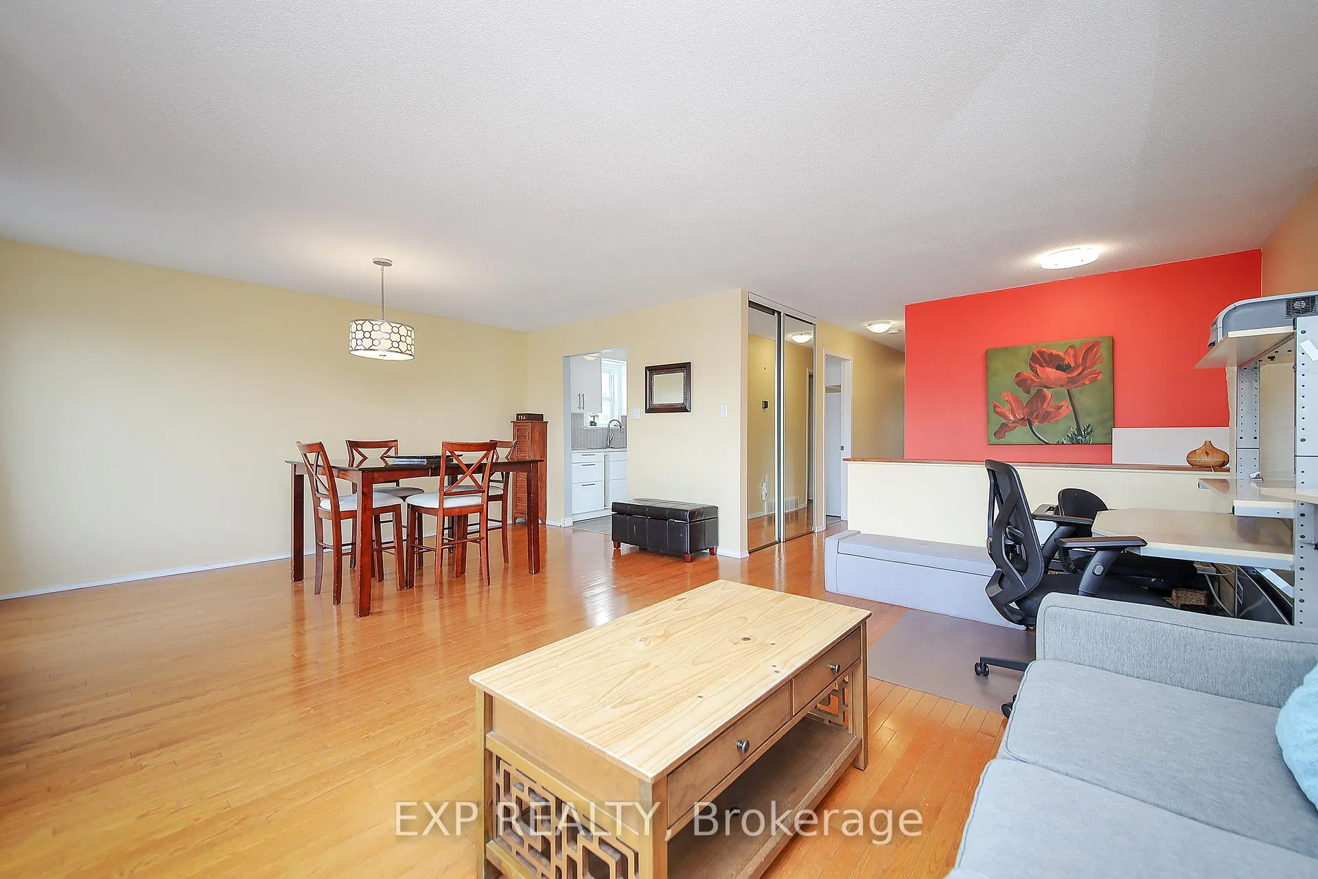 Photo 10 of 18 Winlock Crescent, Ottawa, Craig Henry/Woodvale — HOMEH