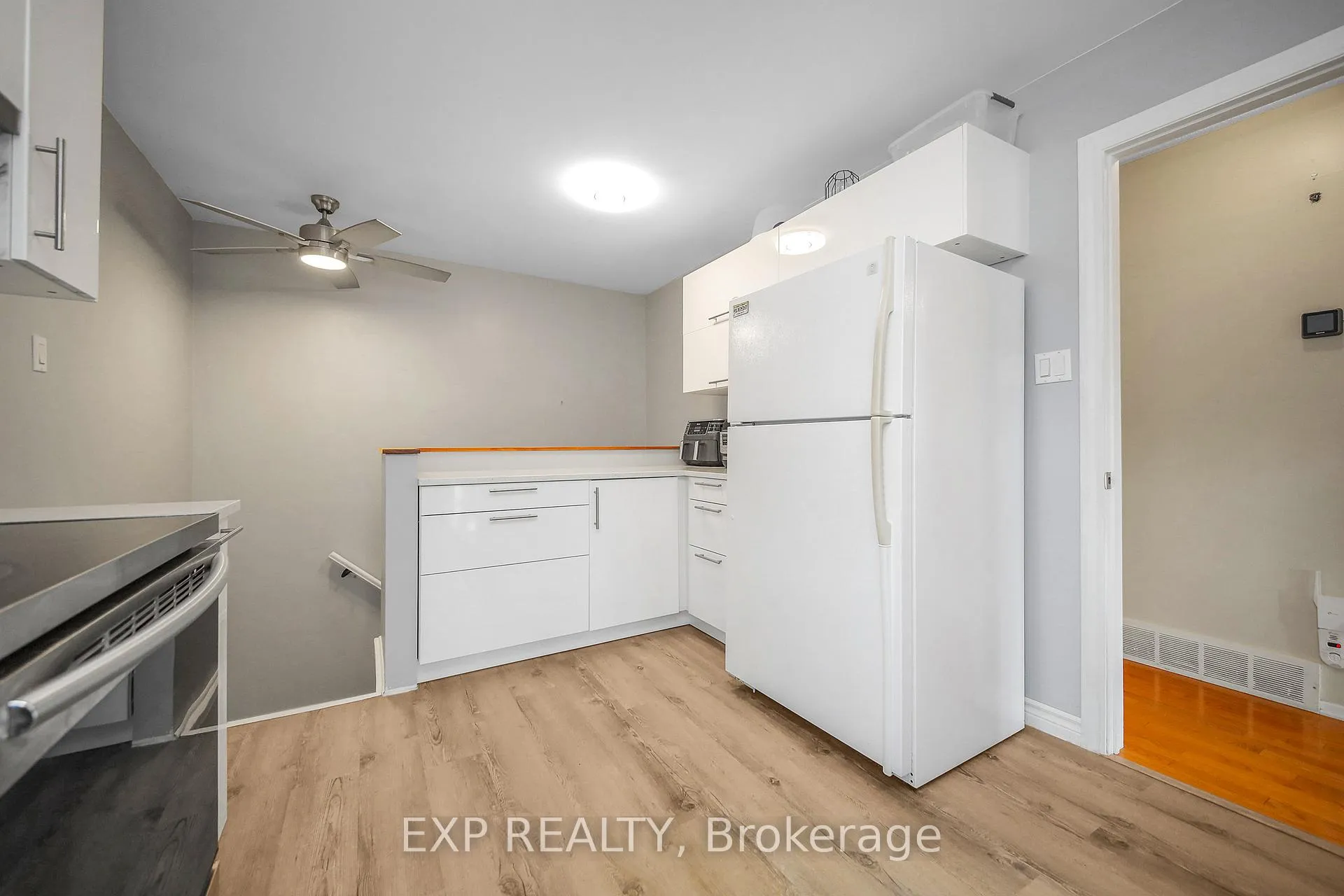 Photo 13 of 18 Winlock Crescent, Ottawa, Craig Henry/Woodvale — HOMEH