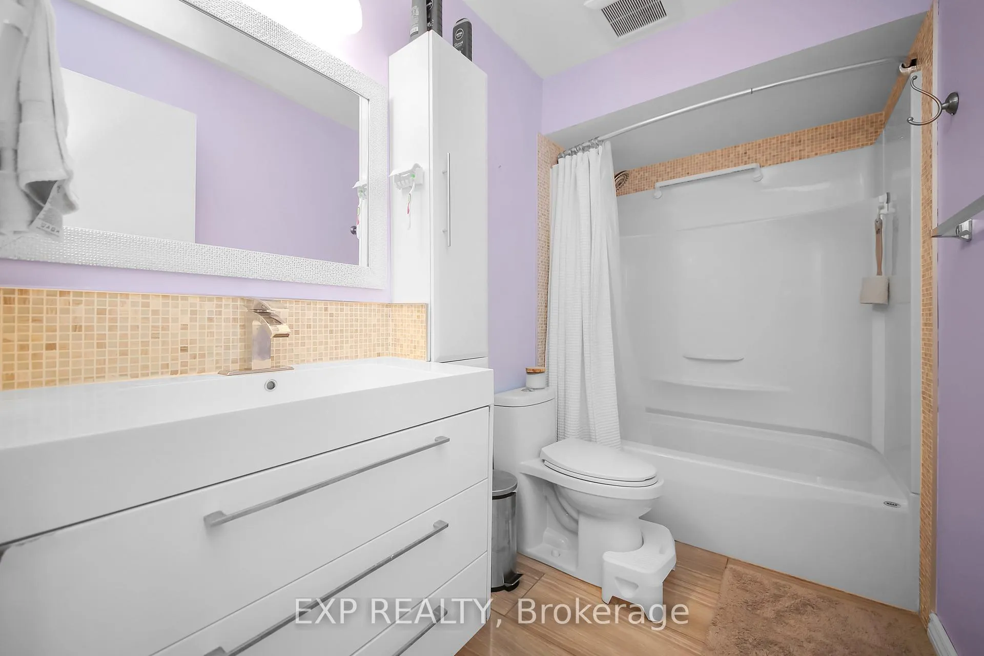 Photo 21 of 18 Winlock Crescent, Ottawa, Craig Henry/Woodvale — HOMEH