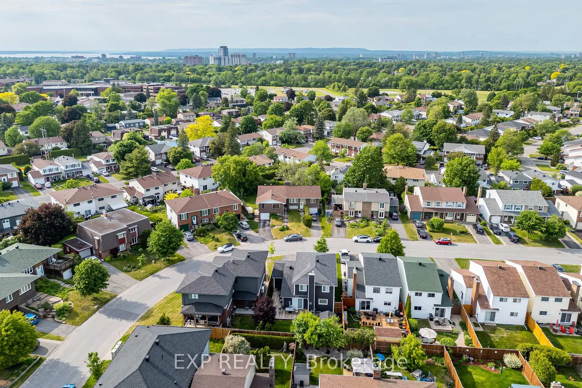 Photo 32 of 18 Winlock Crescent, Ottawa, Craig Henry/Woodvale — HOMEH