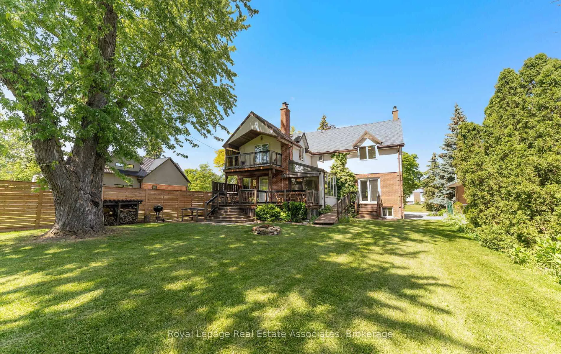 Photo 2 of 30 Theodore Drive, Mississauga, Streetsville — HOMEH