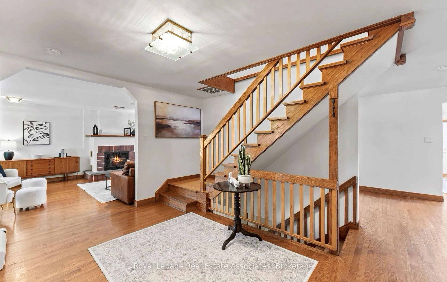 Photo 4 of 30 Theodore Drive, Mississauga, Streetsville — HOMEH