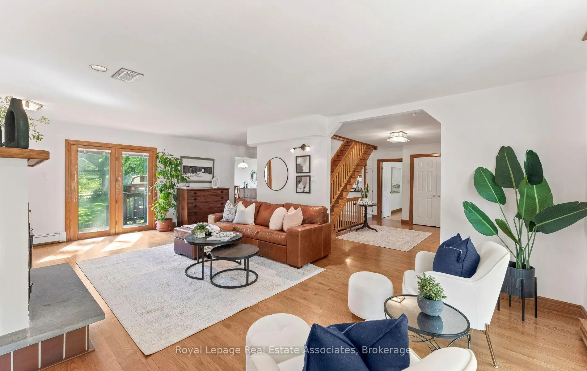 Photo 5 of 30 Theodore Drive, Mississauga, Streetsville — HOMEH