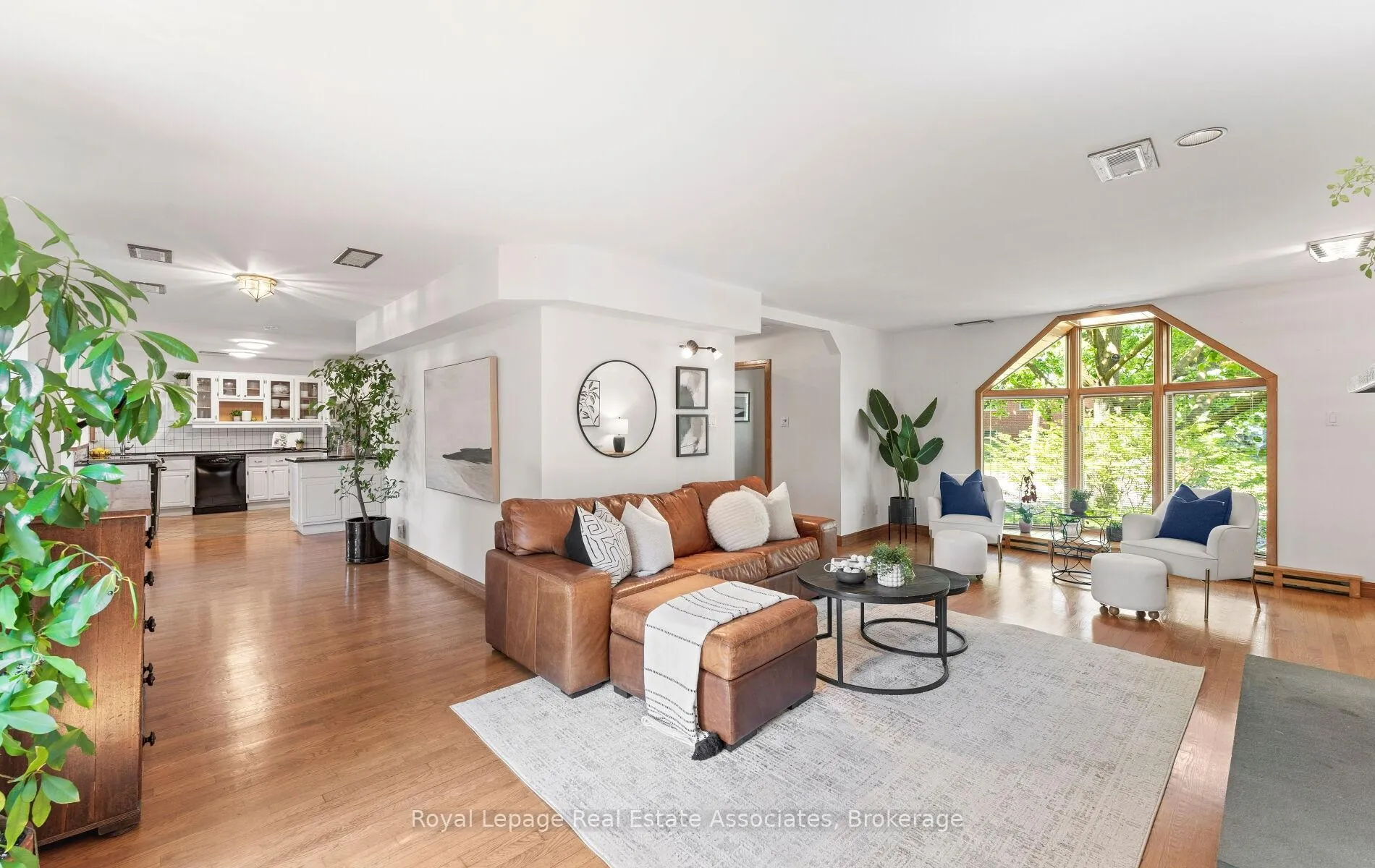 Photo 7 of 30 Theodore Drive, Mississauga, Streetsville — HOMEH