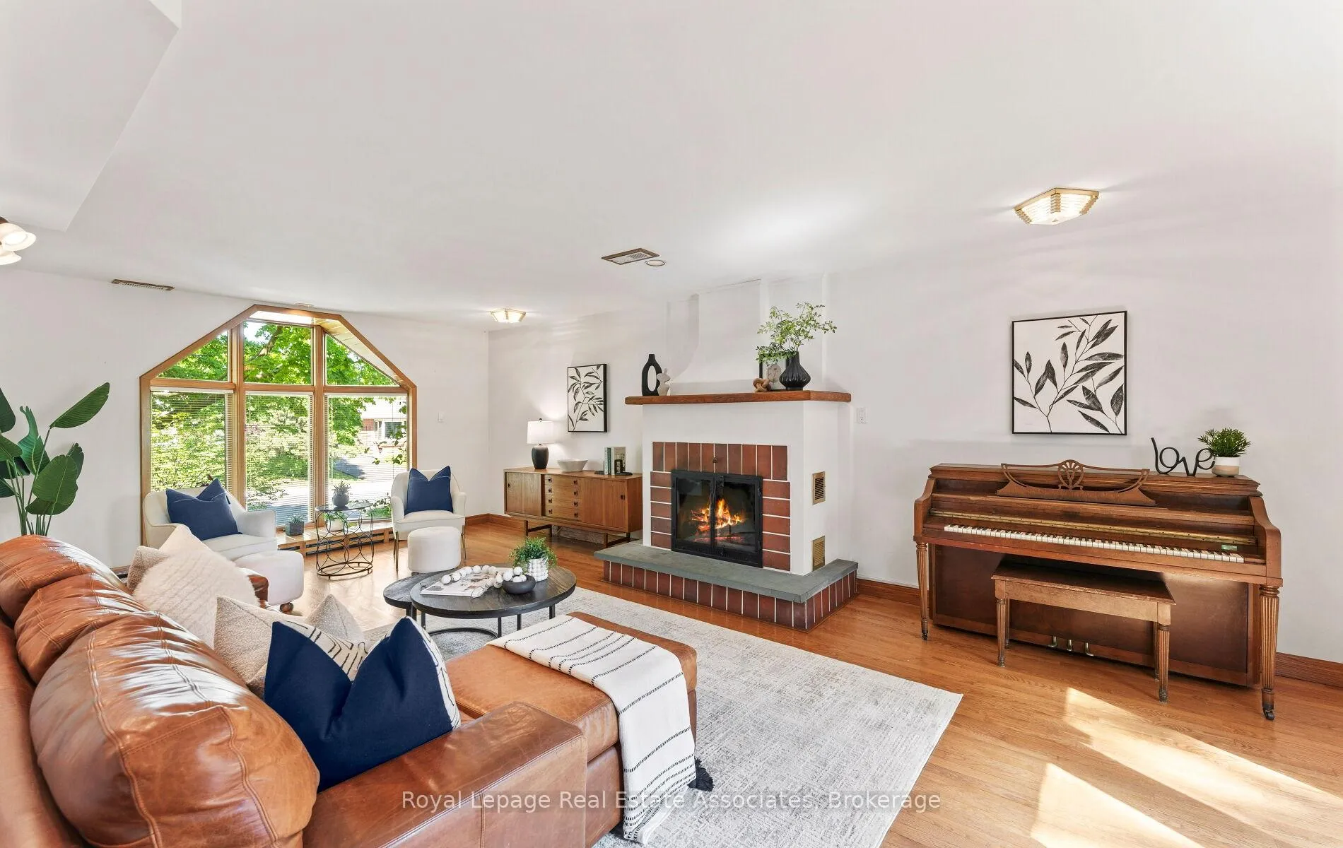 Photo 8 of 30 Theodore Drive, Mississauga, Streetsville — HOMEH