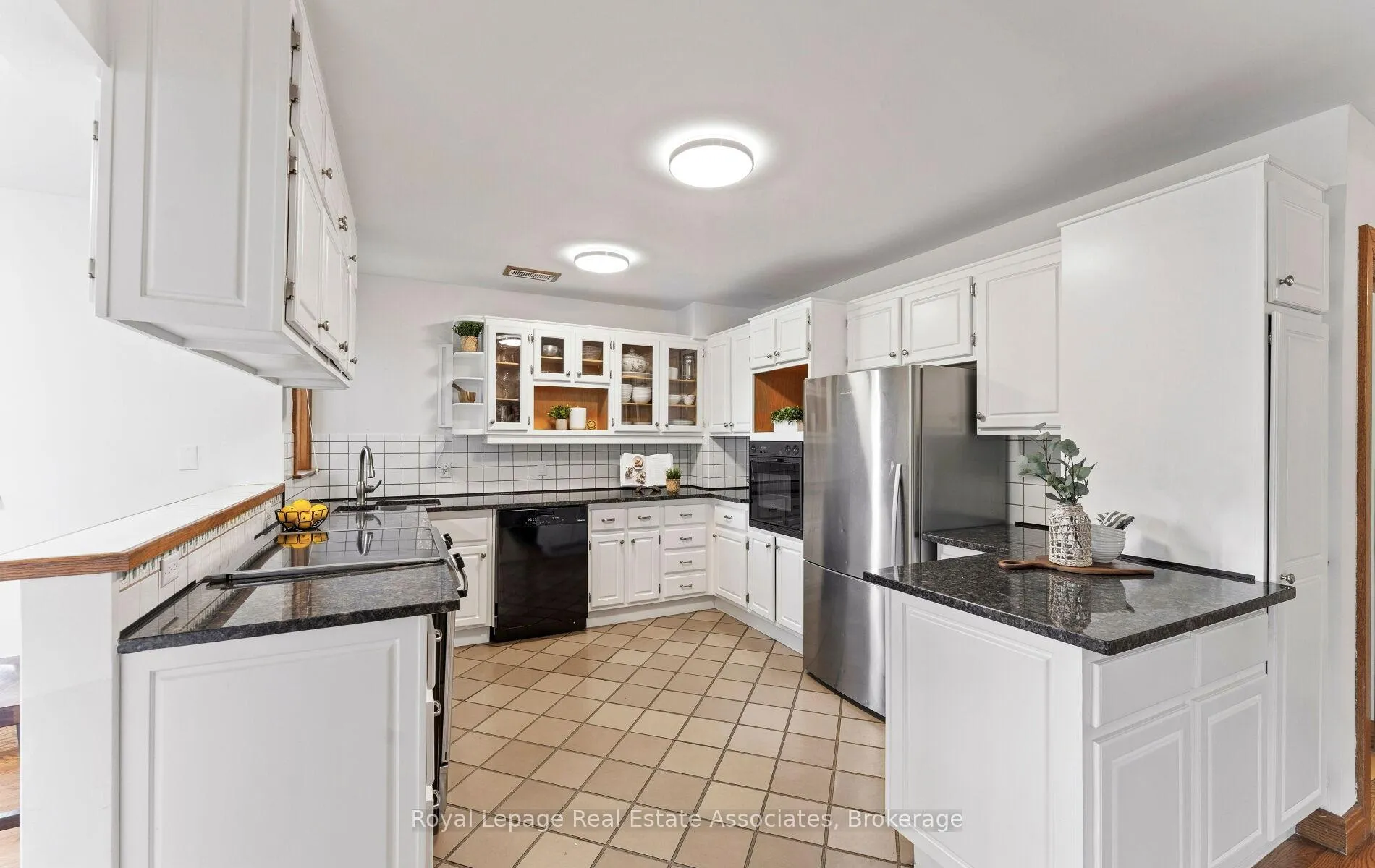 Photo 9 of 30 Theodore Drive, Mississauga, Streetsville — HOMEH
