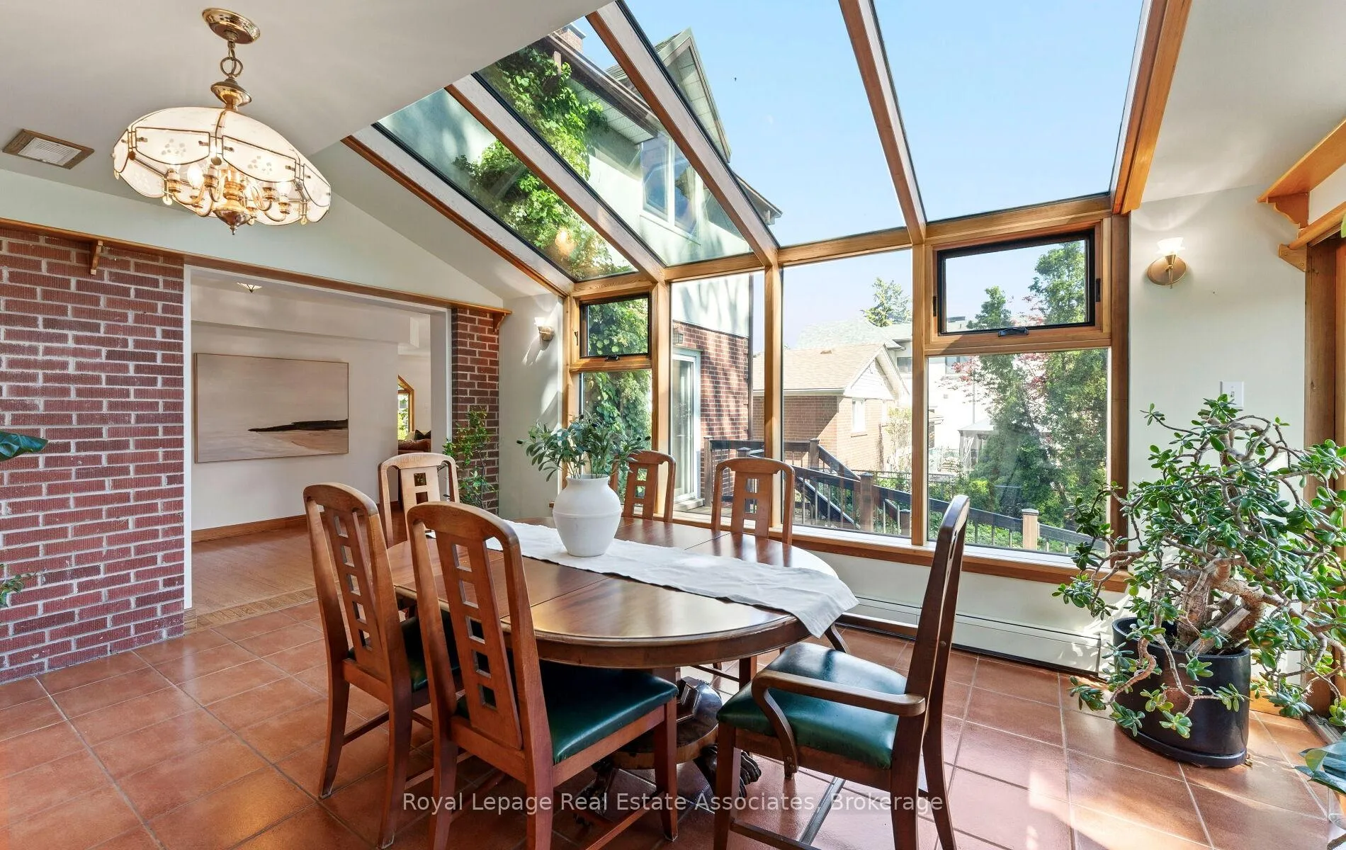 Photo 16 of 30 Theodore Drive, Mississauga, Streetsville — HOMEH