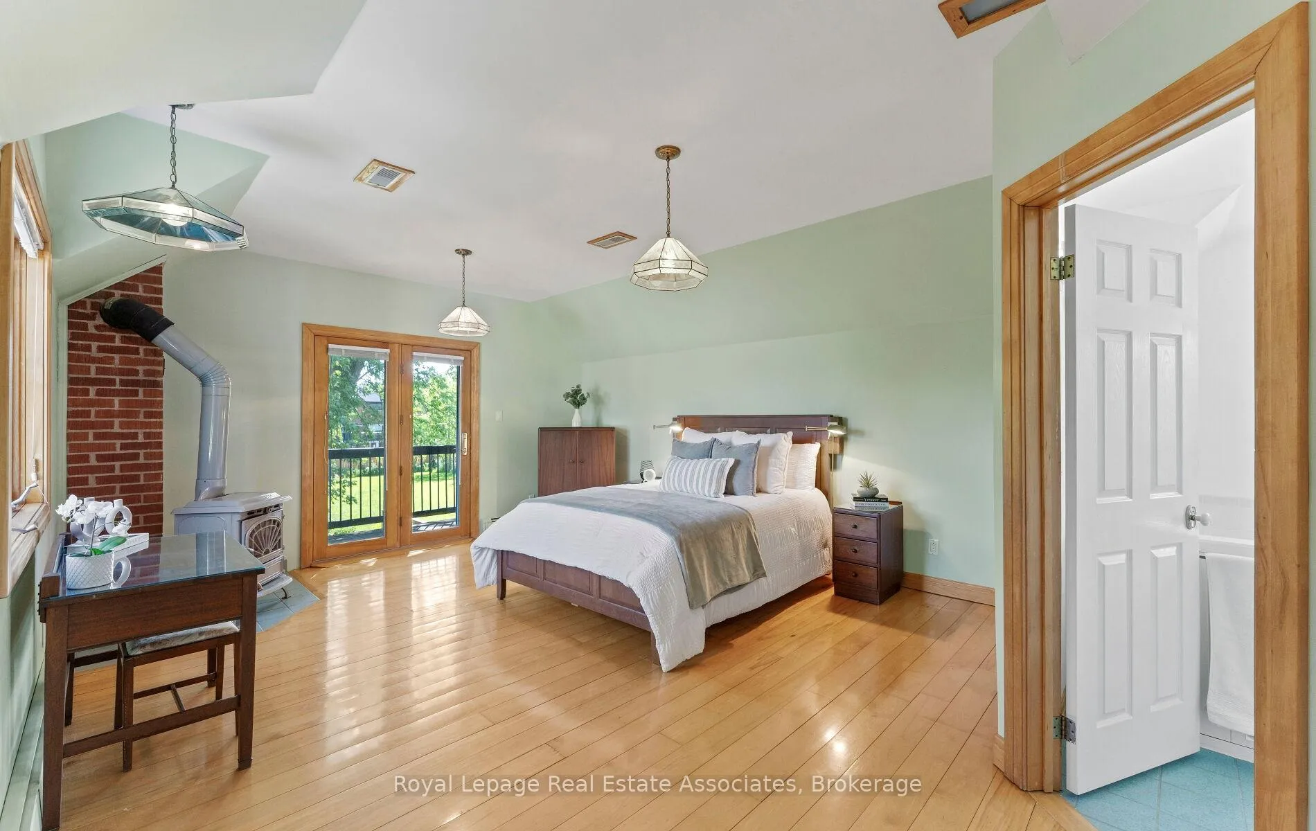 Photo 19 of 30 Theodore Drive, Mississauga, Streetsville — HOMEH