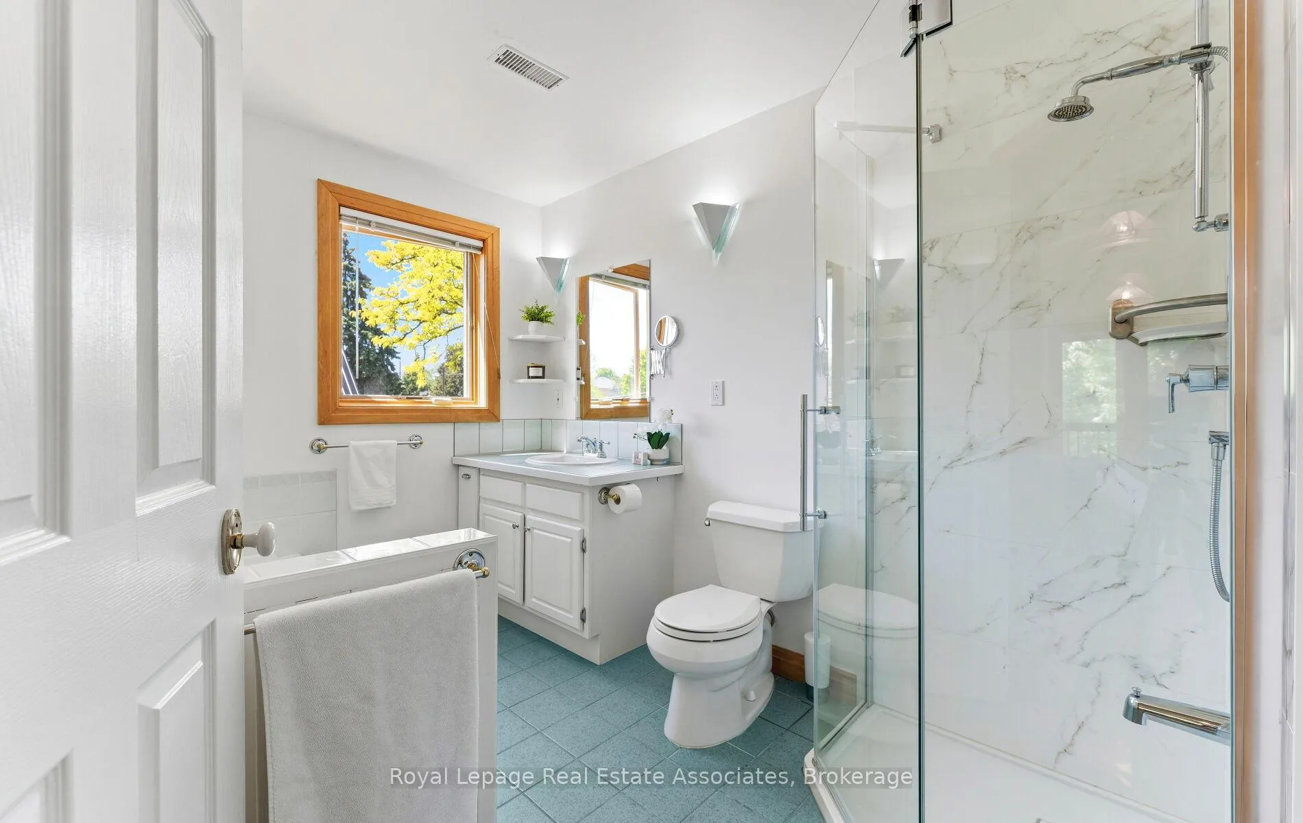 Photo 22 of 30 Theodore Drive, Mississauga, Streetsville — HOMEH