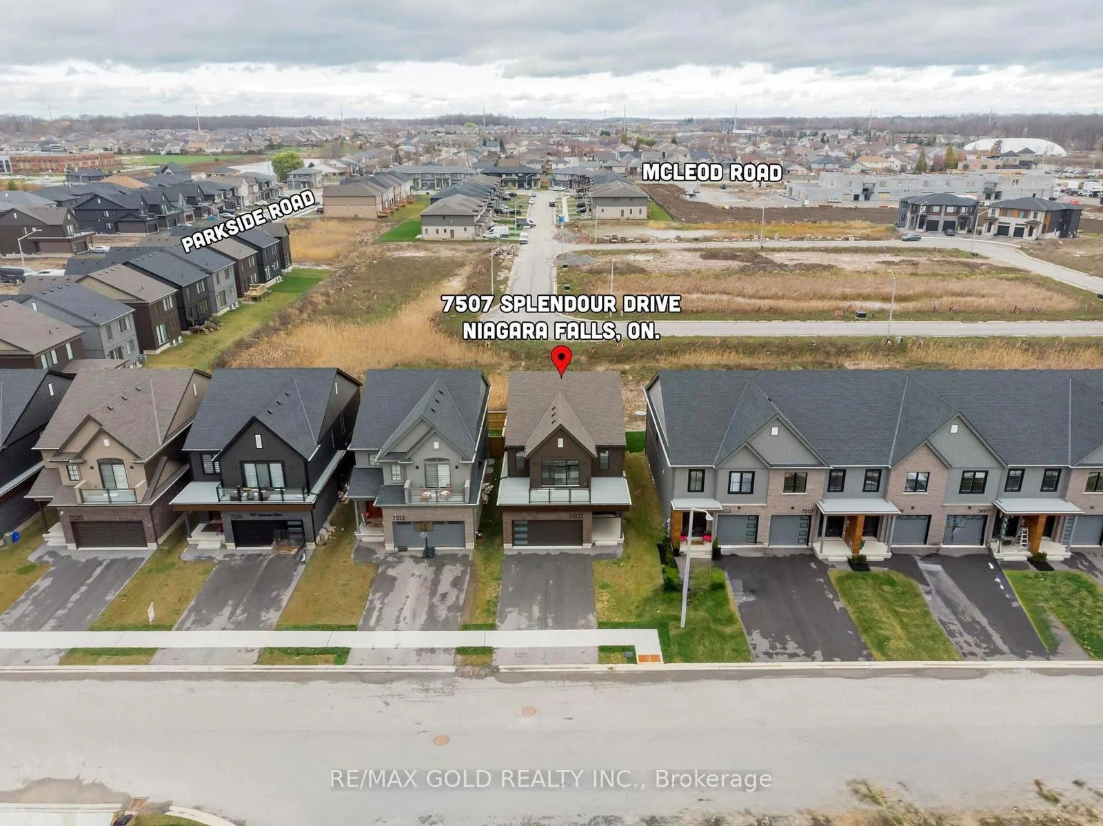 Photo 2 of 7507 Splendour Drive, Niagara Falls, Brown — HOMEH