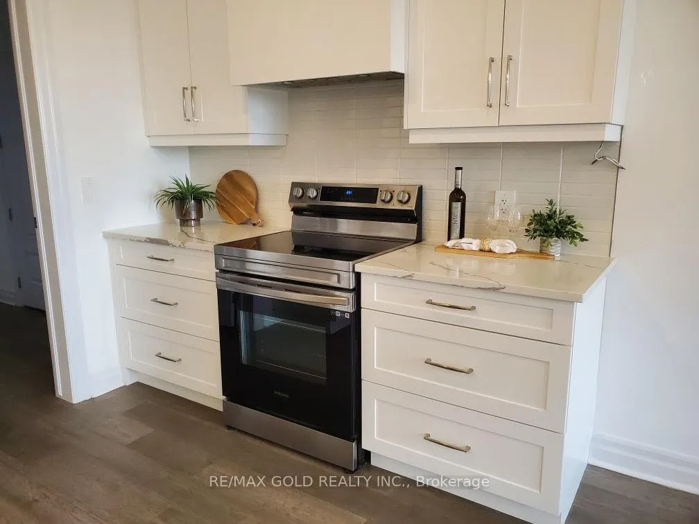 Photo 6 of 7507 Splendour Drive, Niagara Falls, Brown — HOMEH