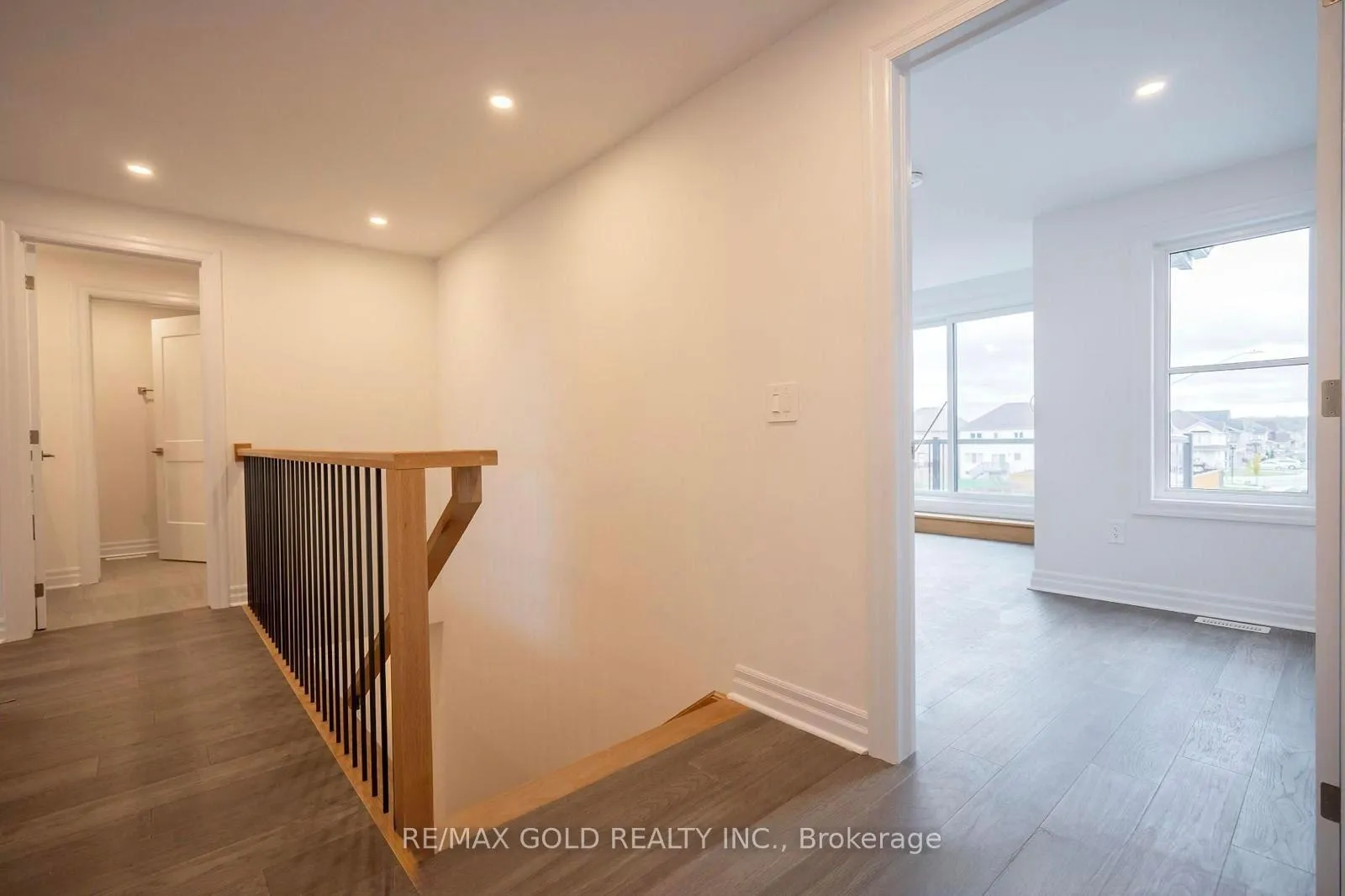 Photo 7 of 7507 Splendour Drive, Niagara Falls, Brown — HOMEH
