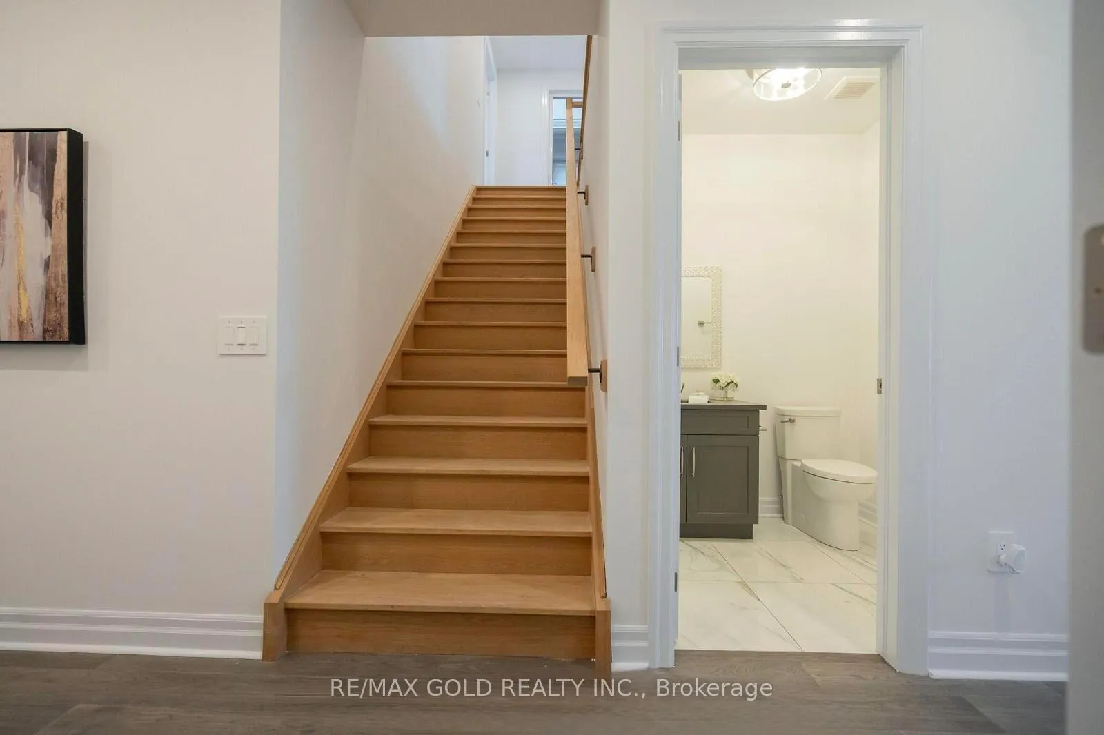 Photo 14 of 7507 Splendour Drive, Niagara Falls, Brown — HOMEH