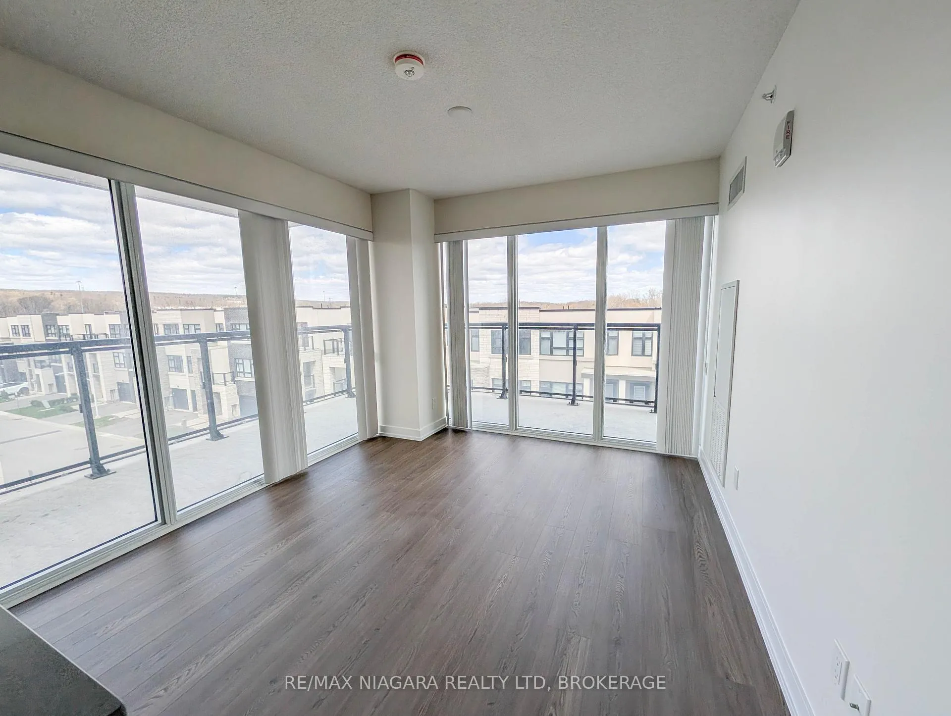 Photo 2 of Unit B430, 1119 Cooke Boulevard, Burlington, LaSalle — HOMEH