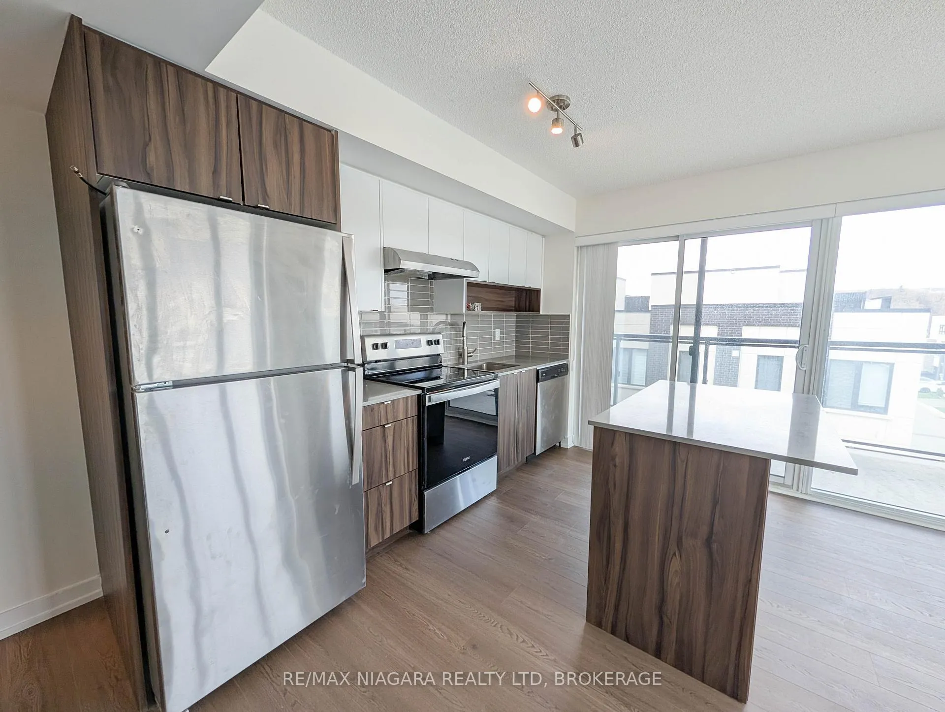 Photo 5 of Unit B430, 1119 Cooke Boulevard, Burlington, LaSalle — HOMEH