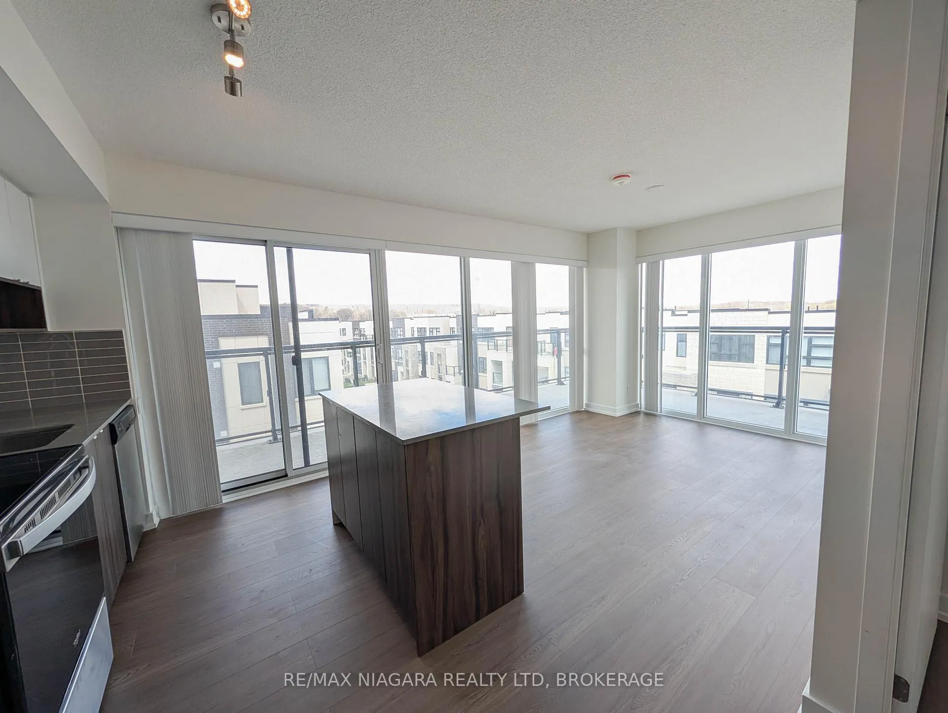 Photo 7 of Unit B430, 1119 Cooke Boulevard, Burlington, LaSalle — HOMEH