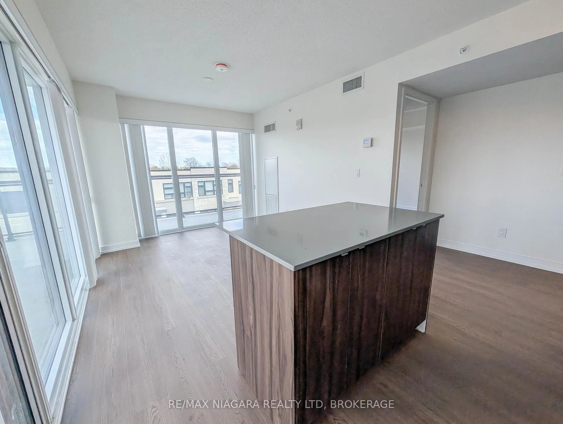 Photo 8 of Unit B430, 1119 Cooke Boulevard, Burlington, LaSalle — HOMEH