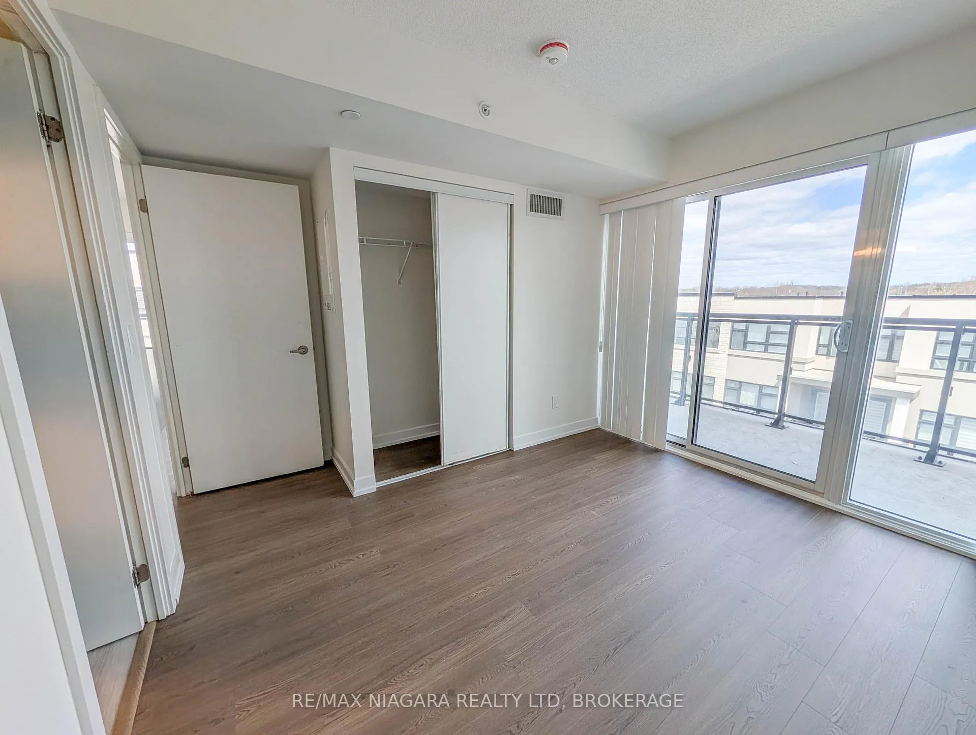 Photo 15 of Unit B430, 1119 Cooke Boulevard, Burlington, LaSalle — HOMEH