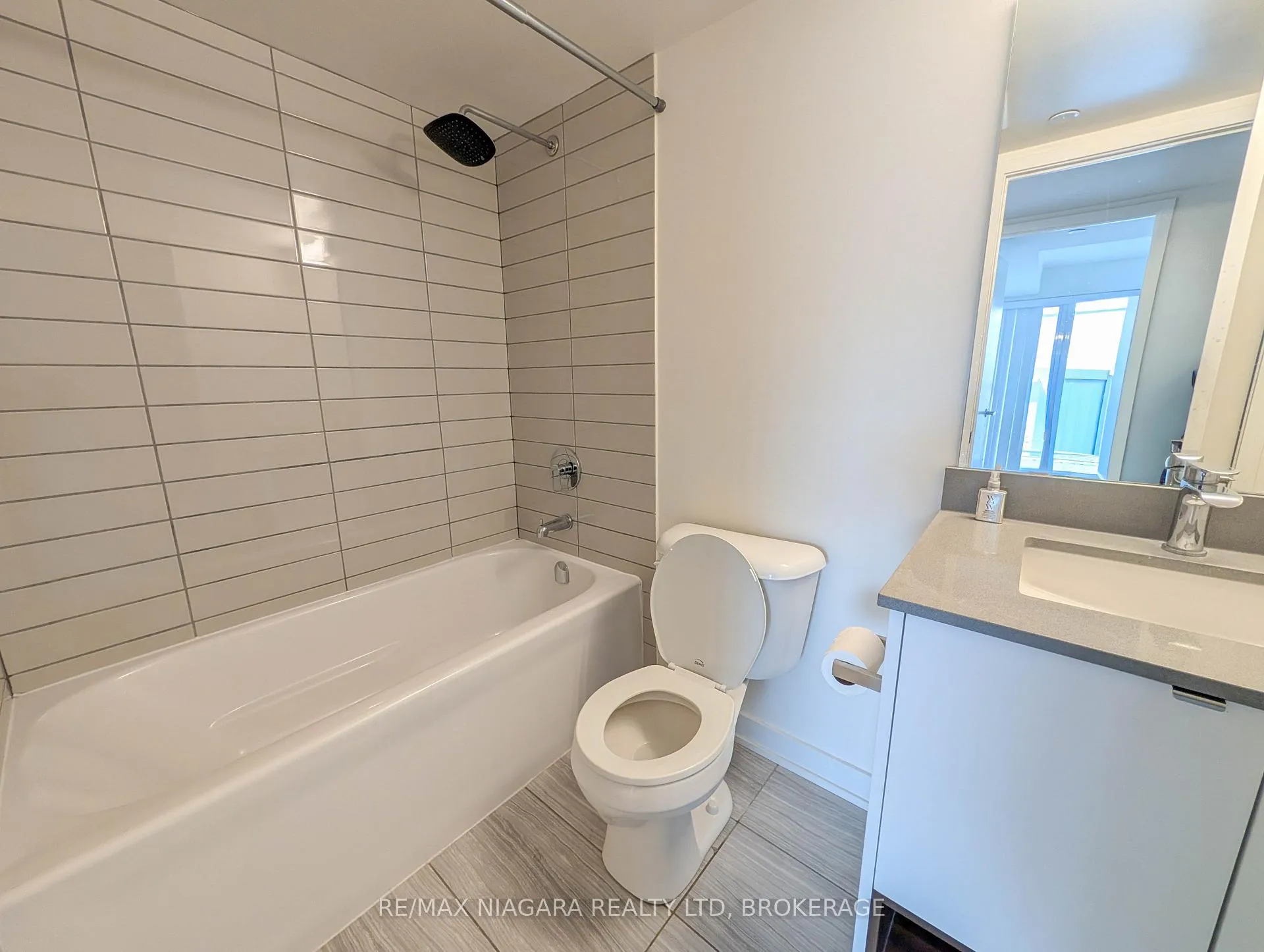 Photo 16 of Unit B430, 1119 Cooke Boulevard, Burlington, LaSalle — HOMEH