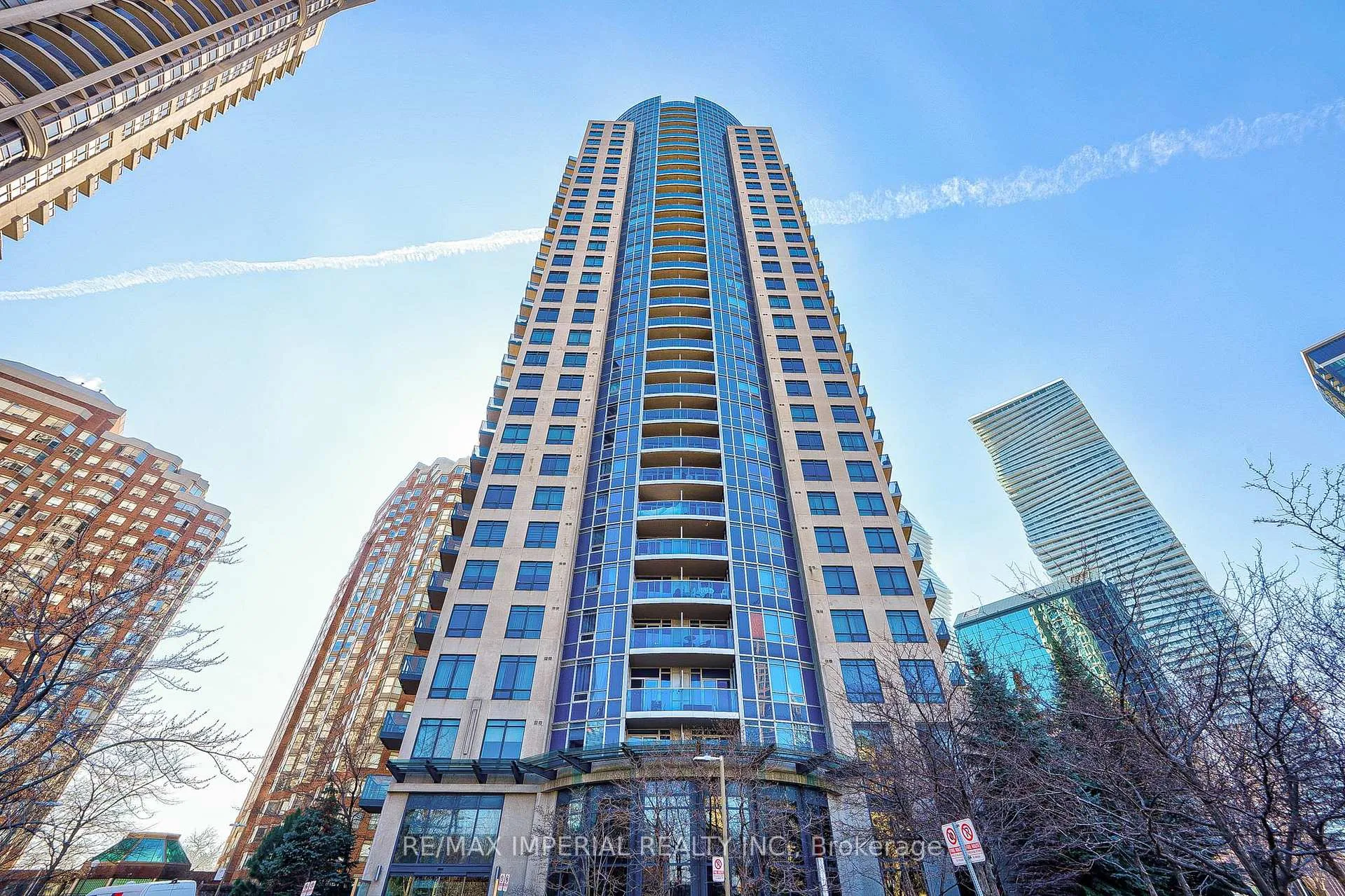 Front of Unit 1108, 330 Burnhamthorpe Road W