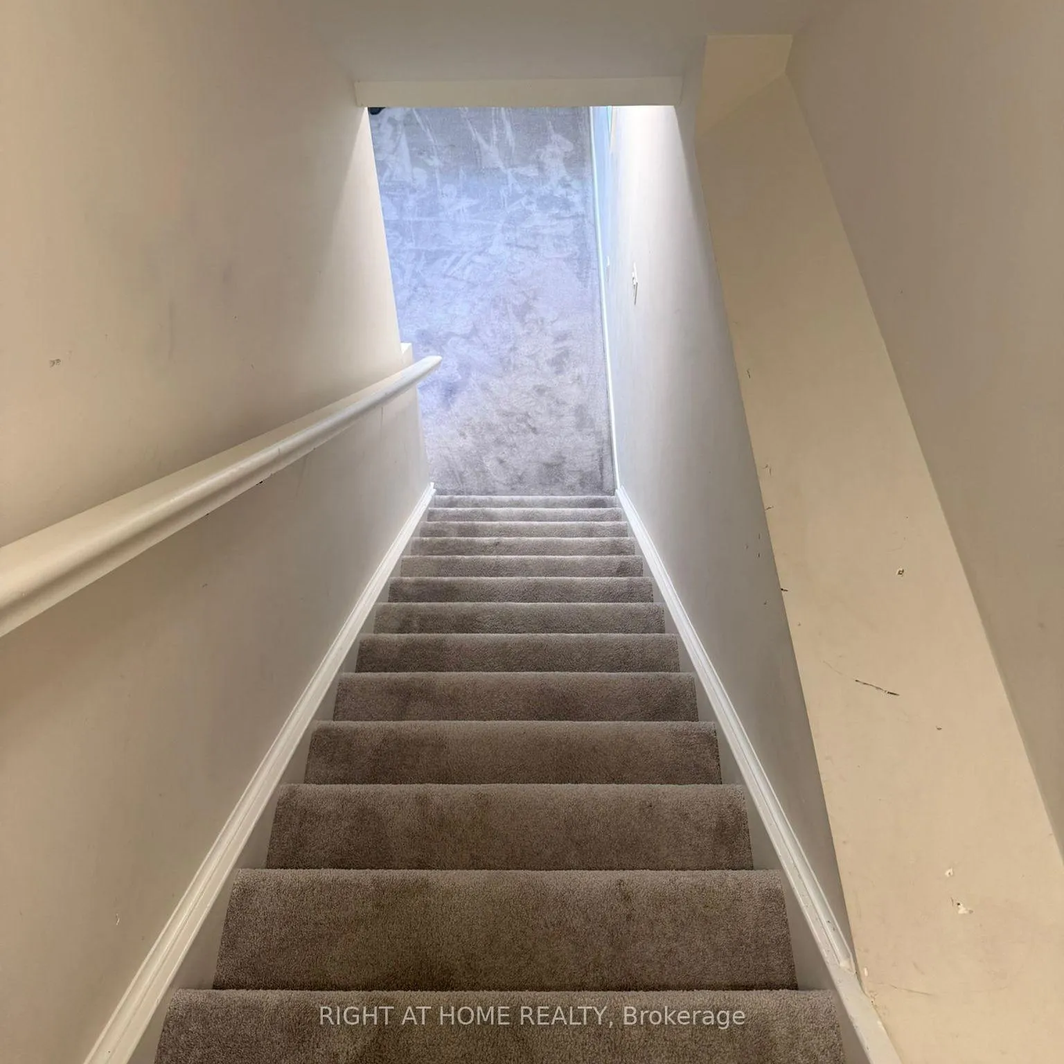 Photo 2 of 961 Deveron Crescent, London, South J — HOMEH