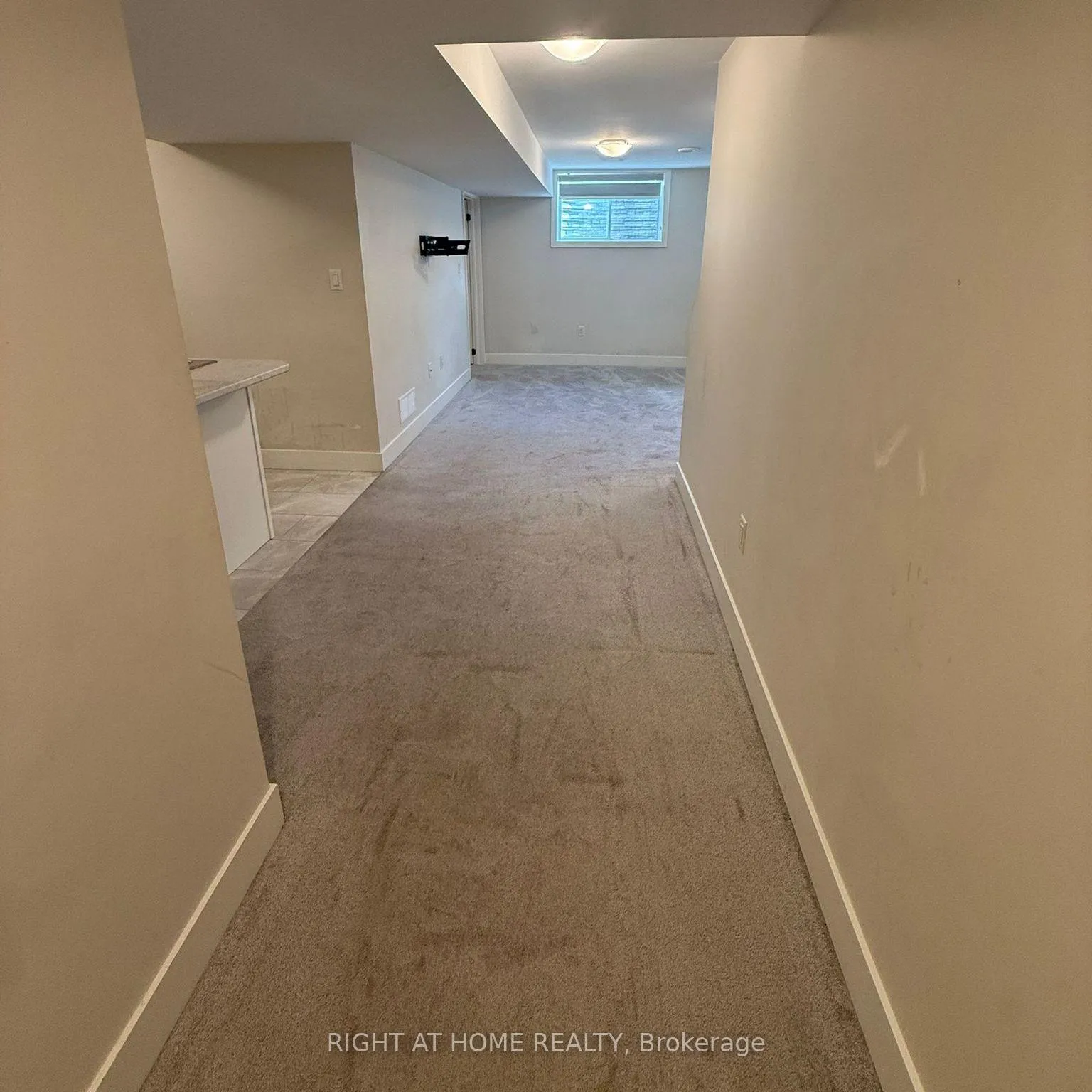 Photo 4 of 961 Deveron Crescent, London, South J — HOMEH