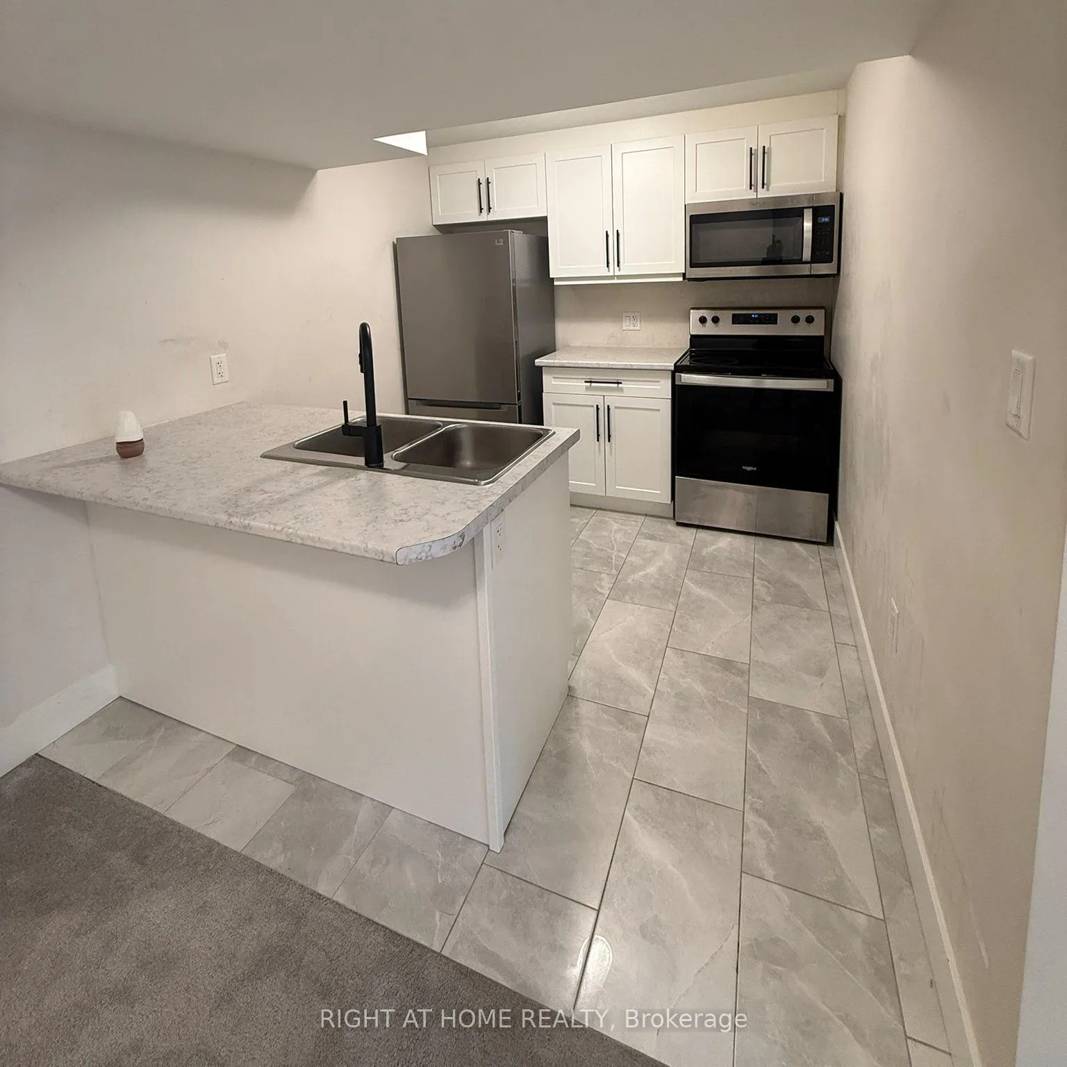 Photo 5 of 961 Deveron Crescent, London, South J — HOMEH