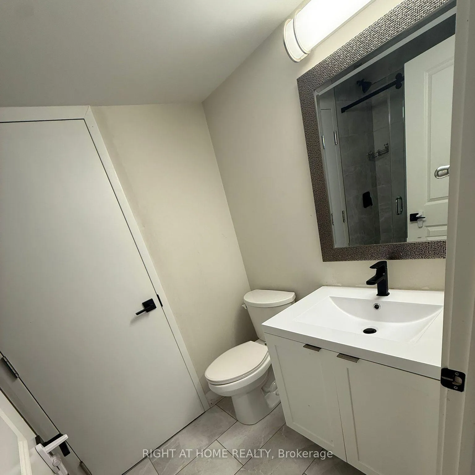 Photo 6 of 961 Deveron Crescent, London, South J — HOMEH