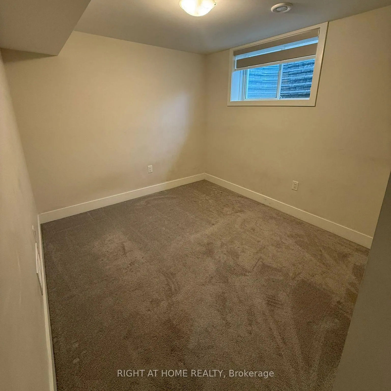Photo 8 of 961 Deveron Crescent, London, South J — HOMEH