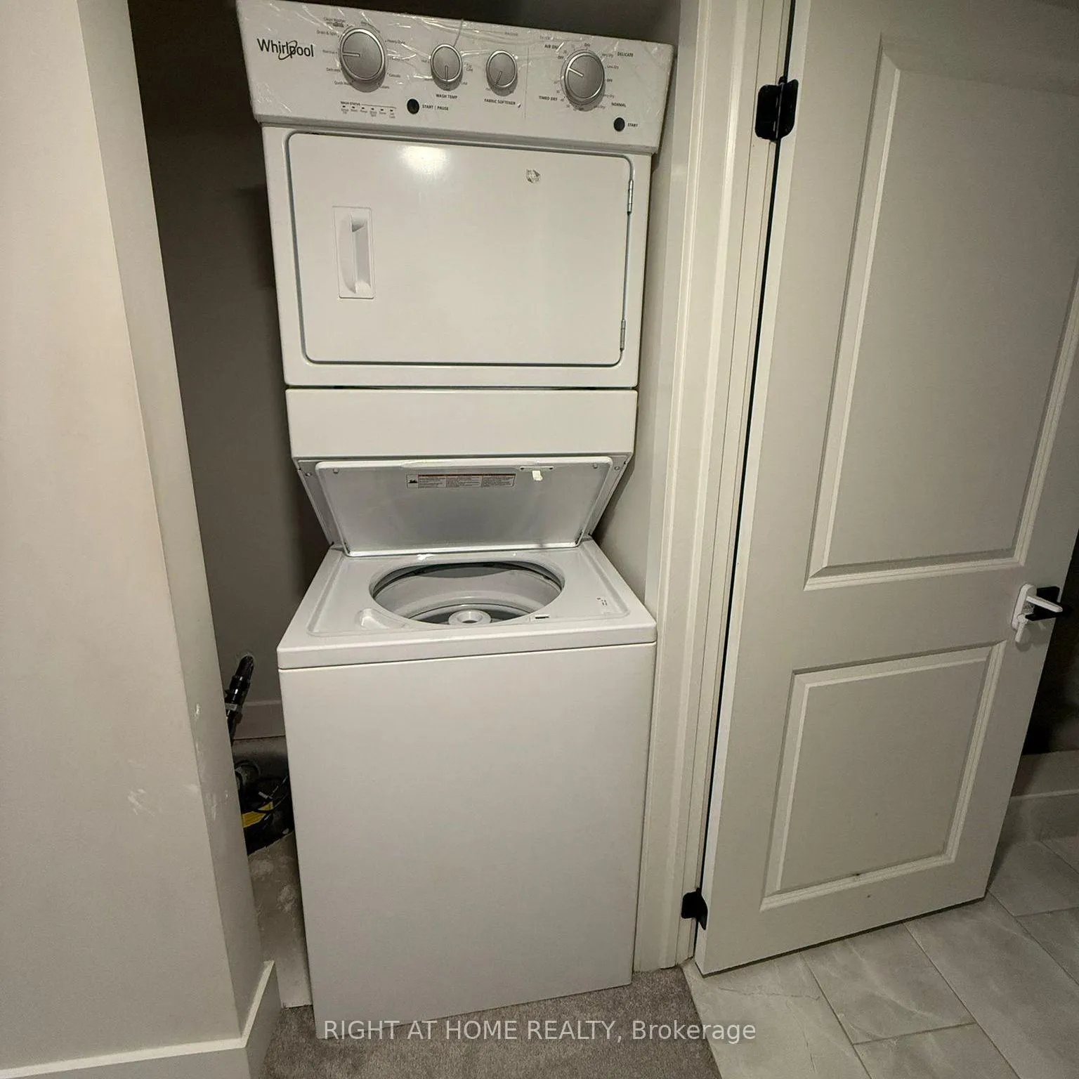 Photo 10 of 961 Deveron Crescent, London, South J — HOMEH
