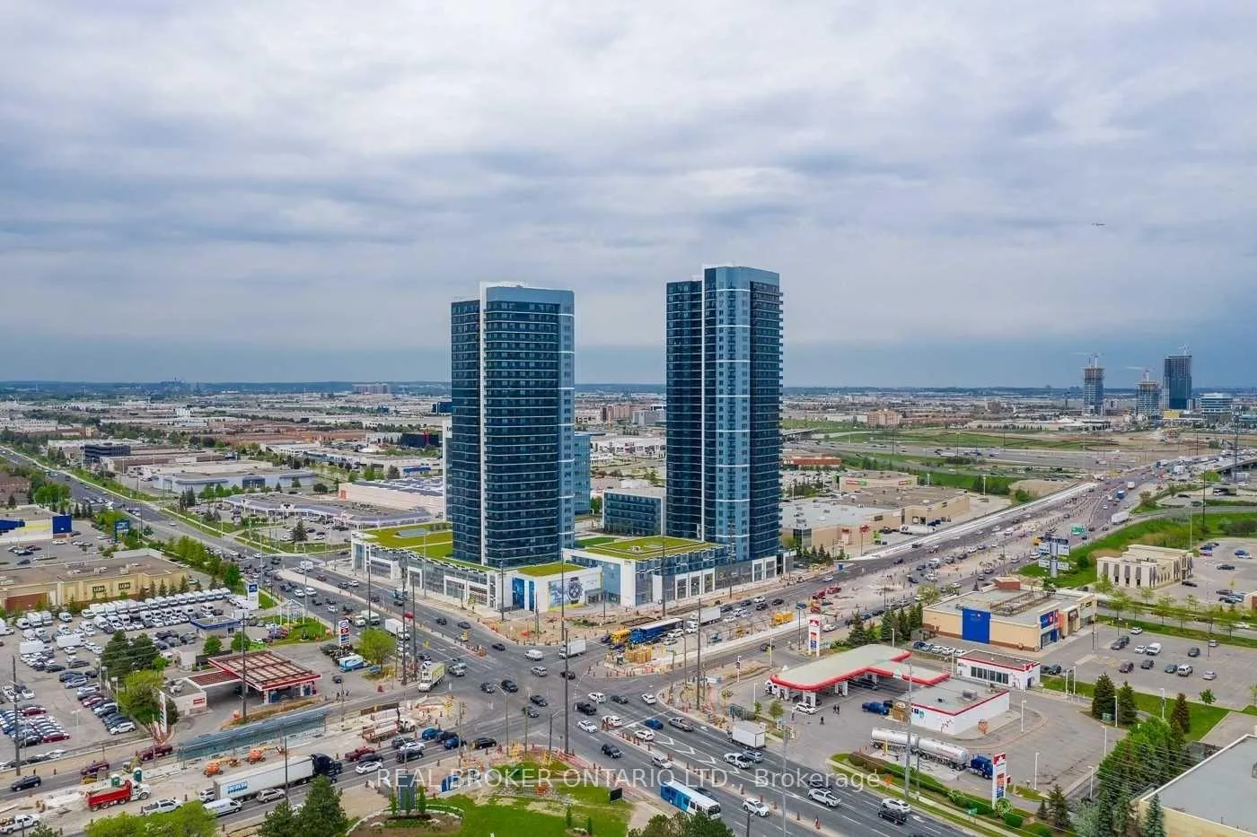 Front of Unit 407, 3600 Highway 7 Avenue W